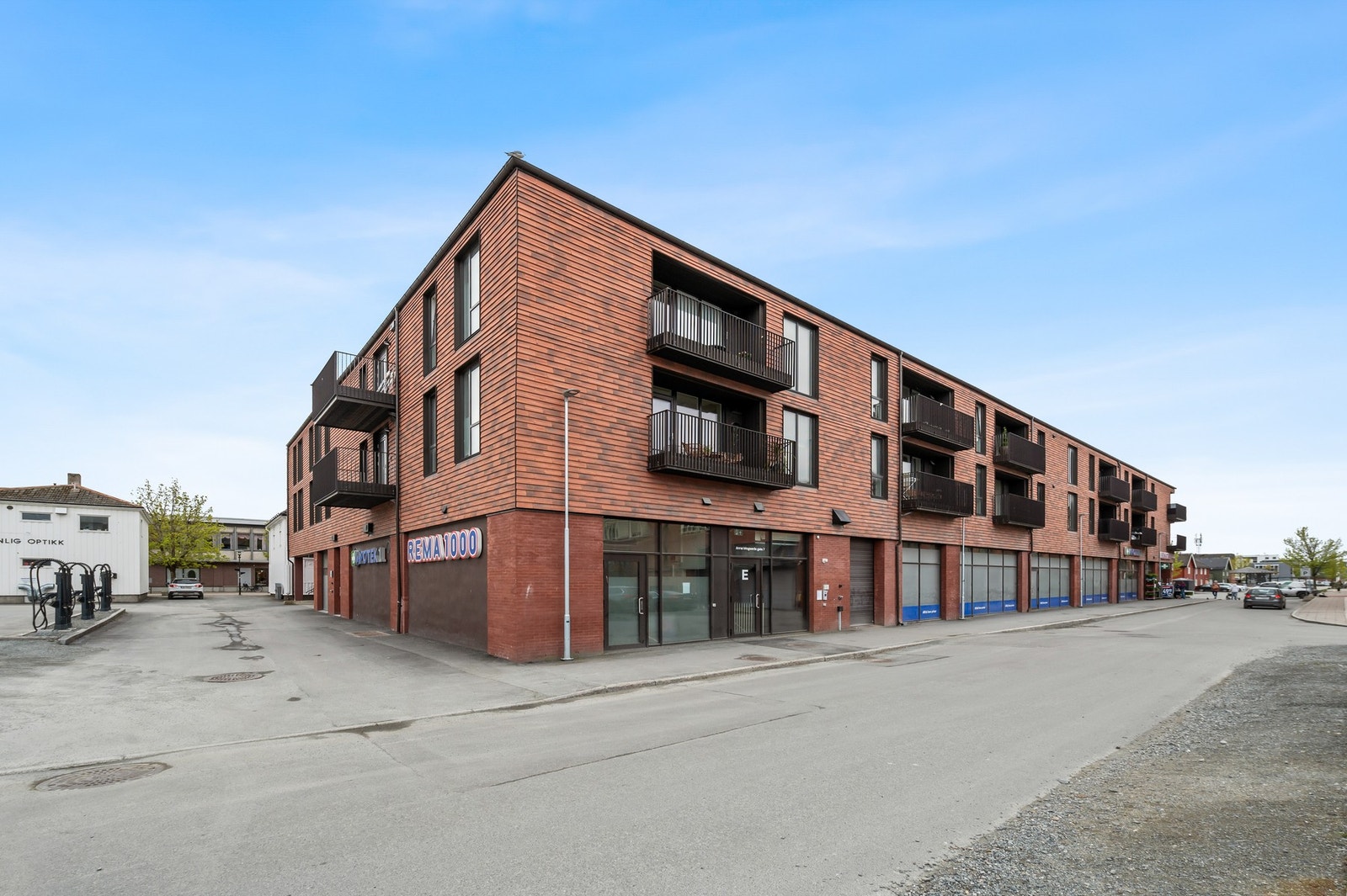 I byggets 1. etasje finner du både matbutikk og apotek. Galleribilde