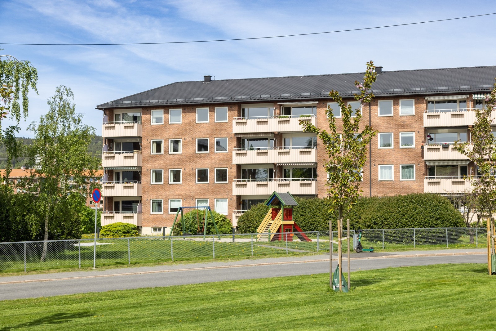 Borettslaget har store, flotte grøntarealer. Området har asfalterte stikkveier, lekeplasser og sittegrupper. Galleribilde