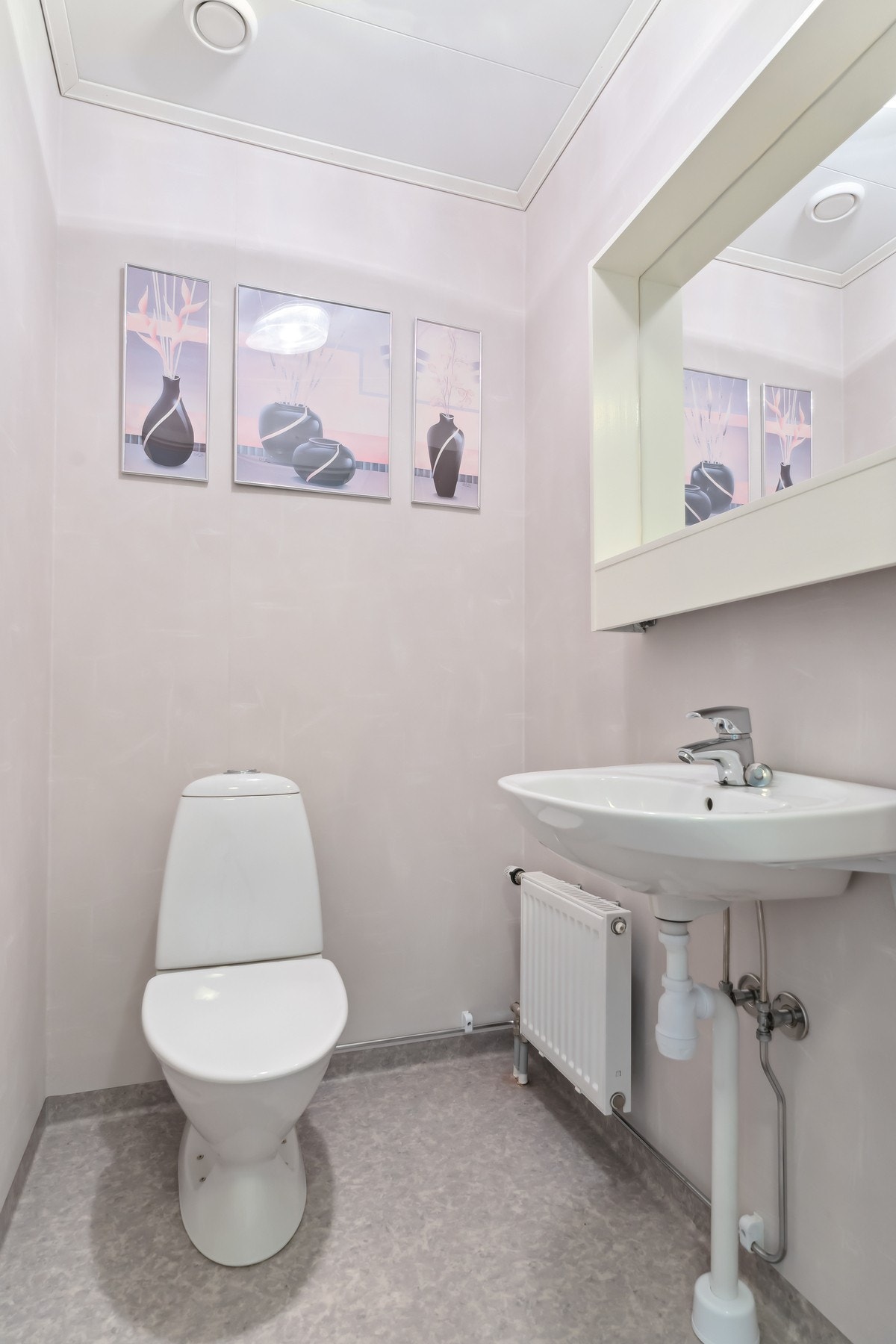 Toalettrom. Galleribilde