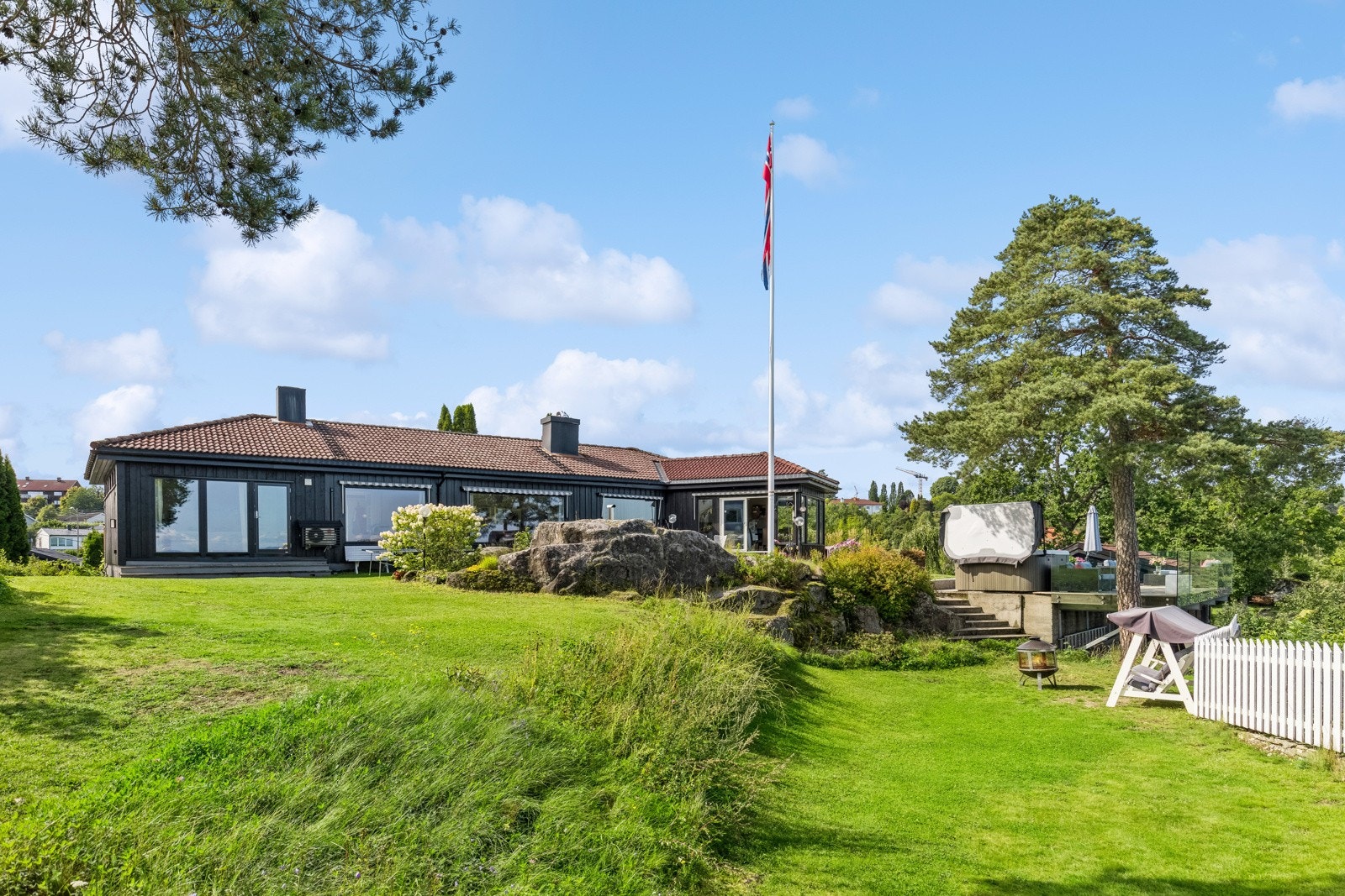 Hagen har boltreplass for lek og aktivitetet. Galleribilde