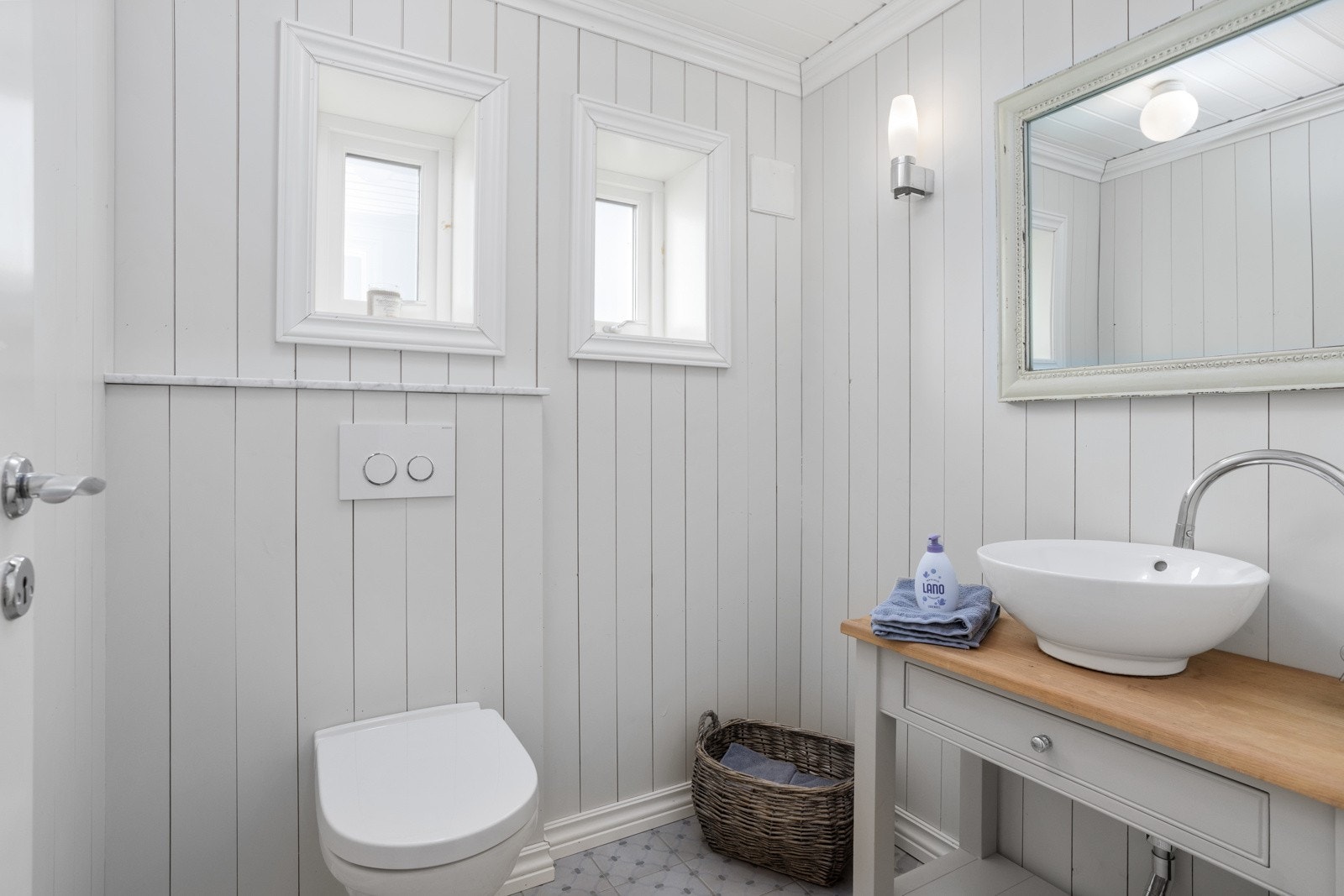 Gjestetoalett i tilknytning til hallen. Galleribilde