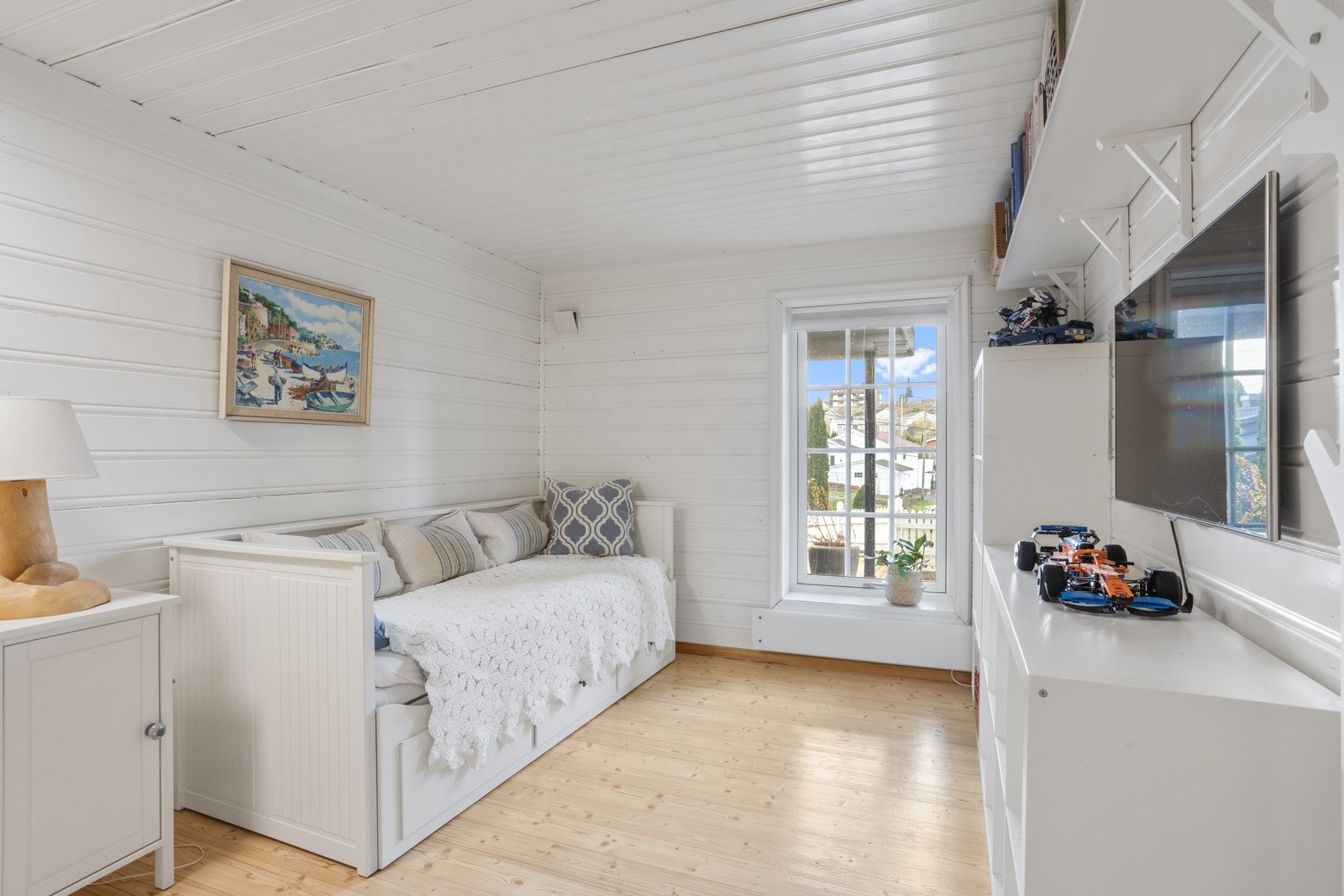 Det ligger ett soverom i underetasjen. Galleribilde