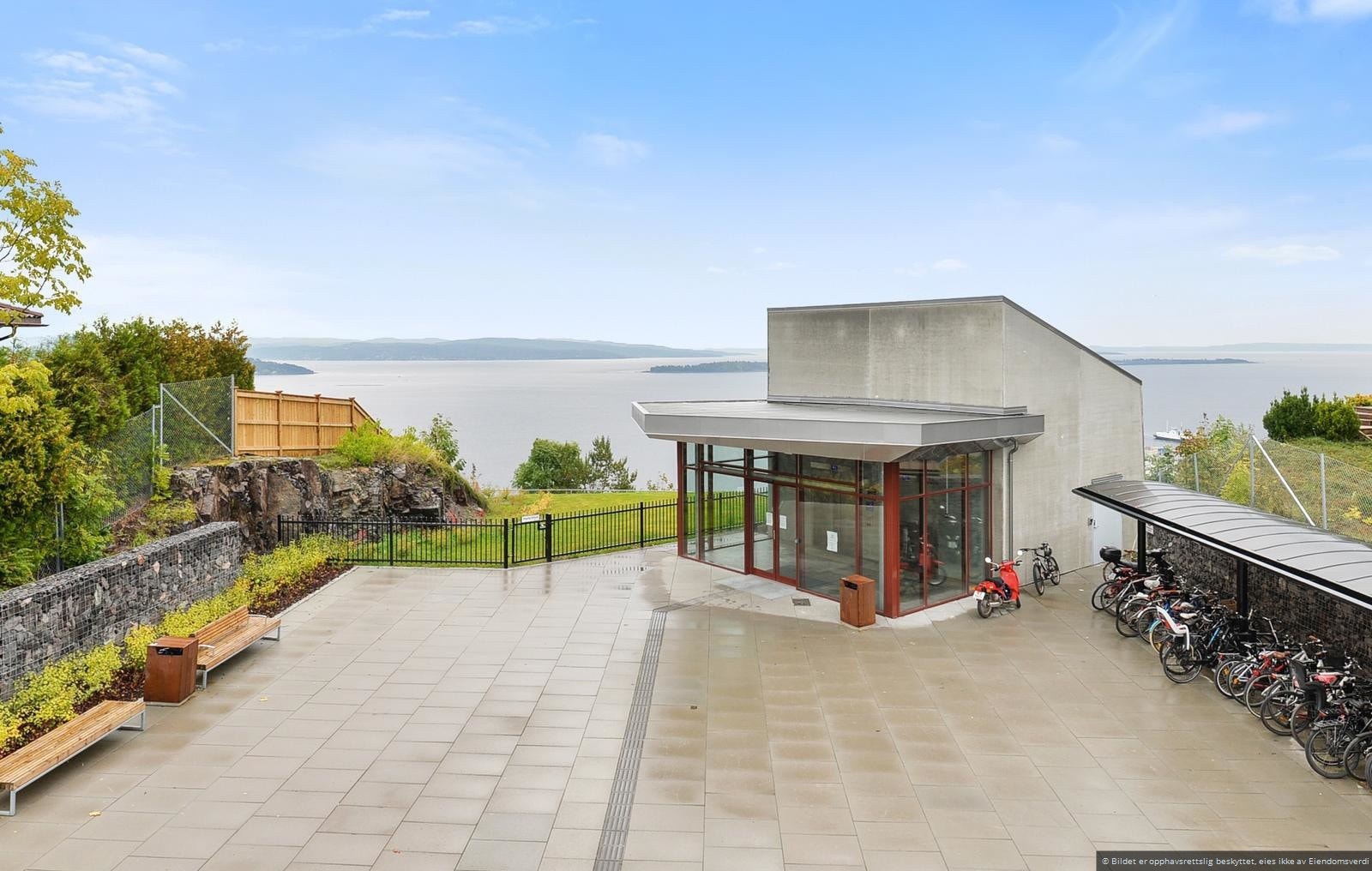 Kun 7. minutter gange til Fjellheisen som enkelt tar deg ned til toget. Kun 51 min. til Nationaltheatret! Galleribilde