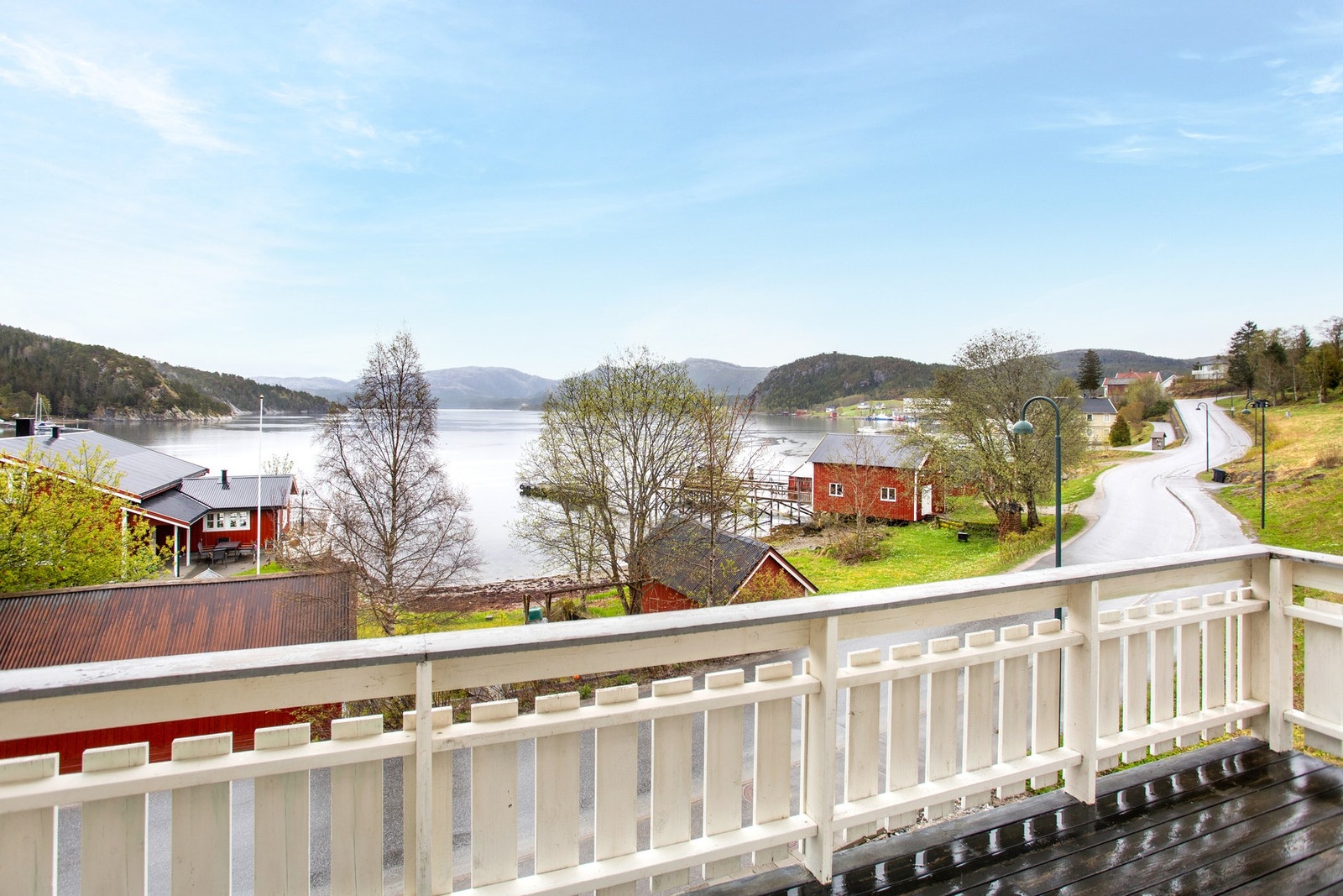 Rekkehuset ligger fint til med flott utsikt mot Kolvereidvågen! Galleribilde