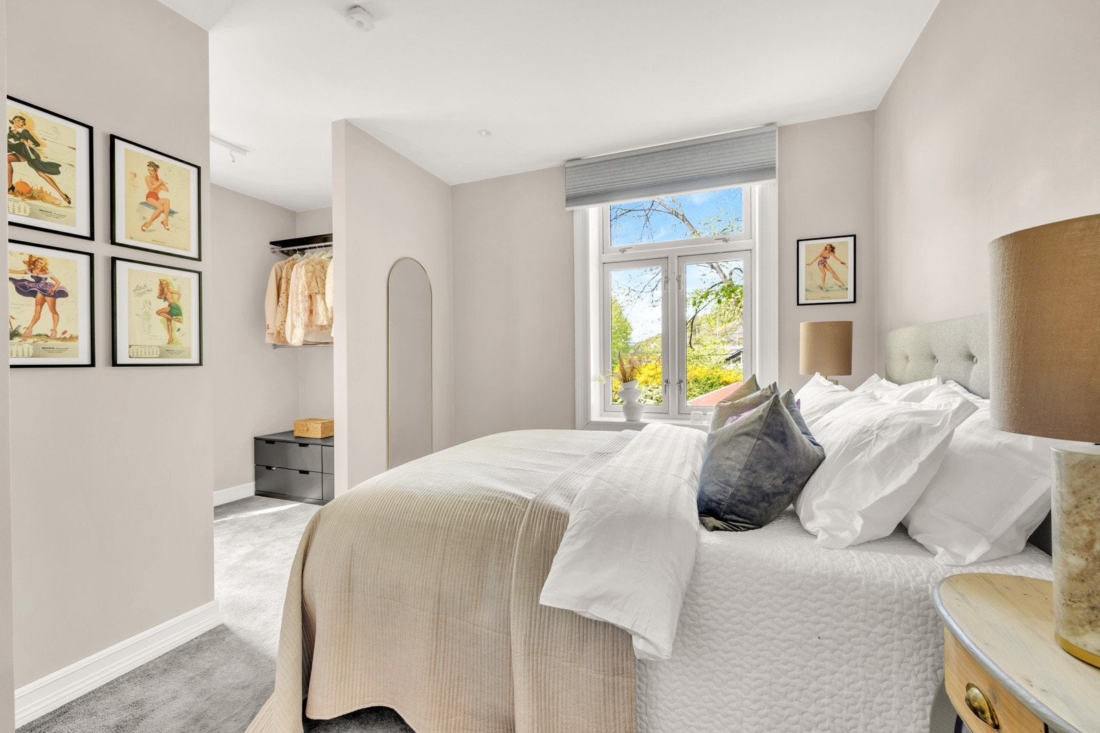 Soverom 1 med walk-in closet/garderoberom Galleribilde
