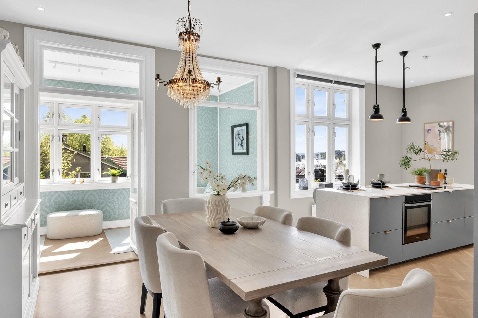 Luftige og meget lyse rom Galleribilde