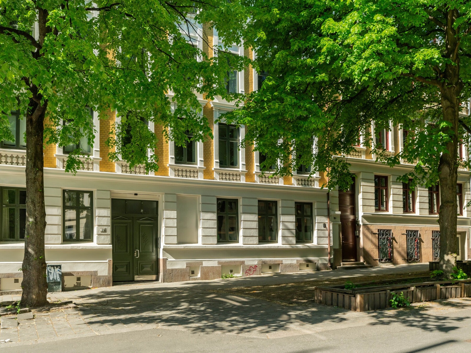 Leiligheten har en svært god beliggenhet på Grünerløkka med inngang fra rolig og trafikkstille miljøgate. Galleribilde