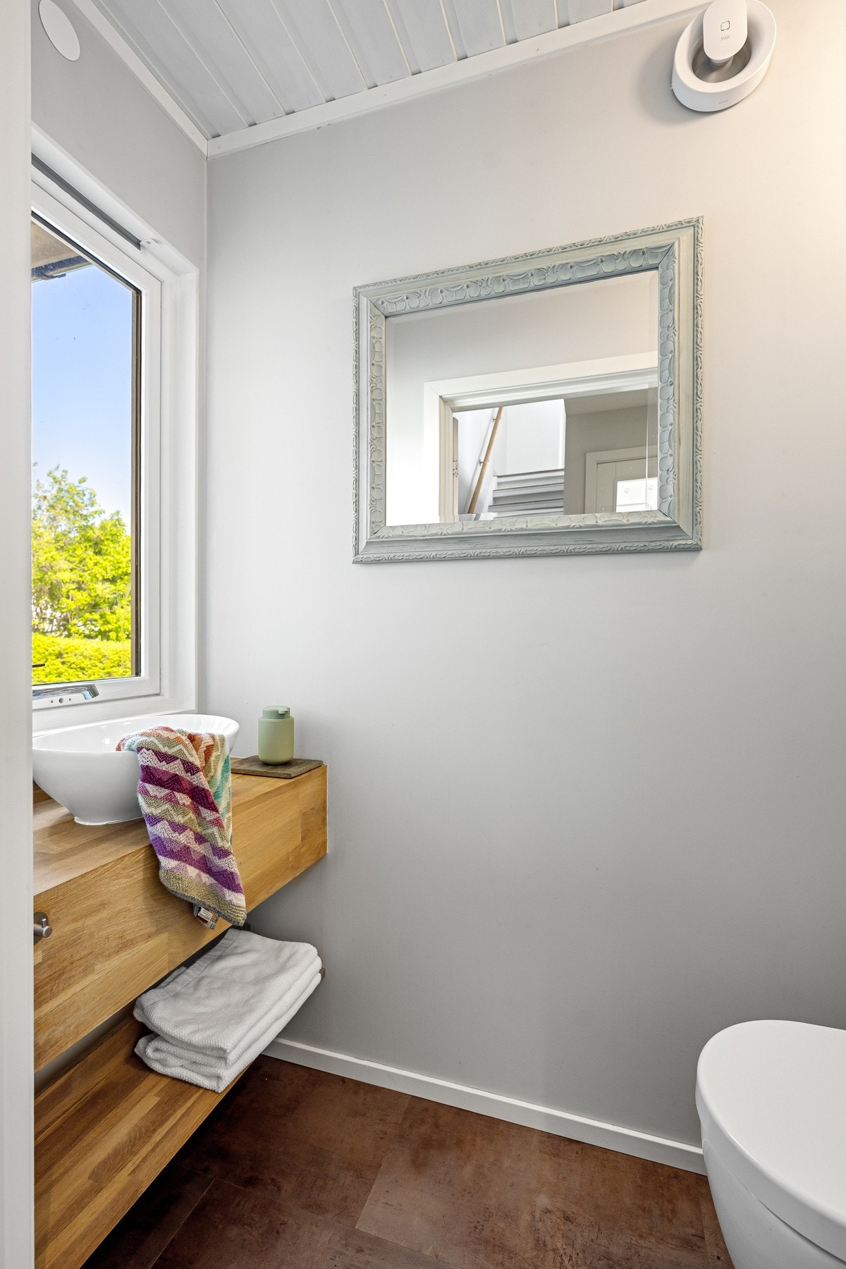 Gjestetoalett i gangen Galleribilde