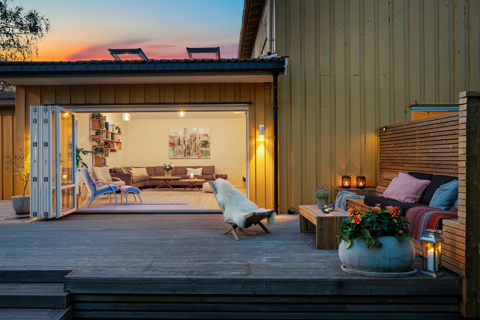 Stor foldedør ut til uteområdene Galleribilde