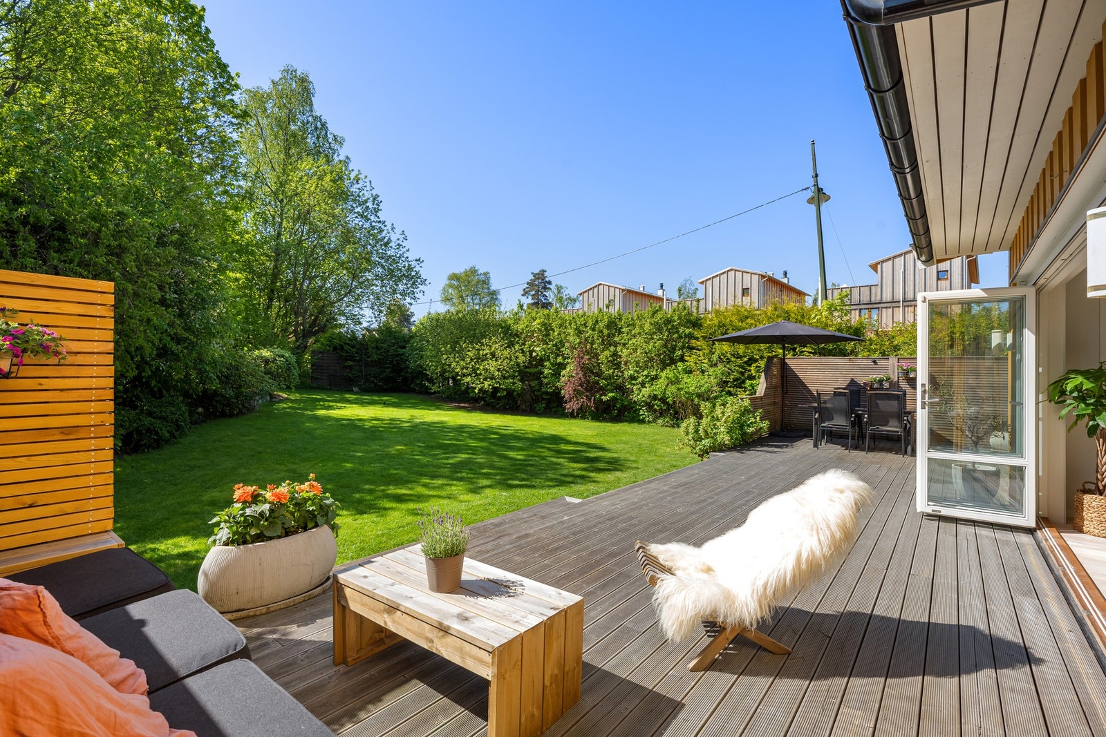 Fra boligen er det kort og enkel gangavstand til skoler og barnehager Galleribilde