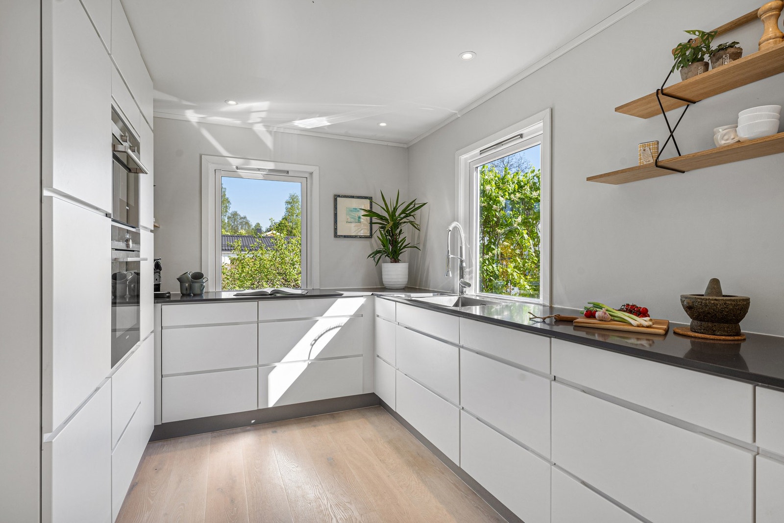 Det er godt med skap- og benkeplass Galleribilde