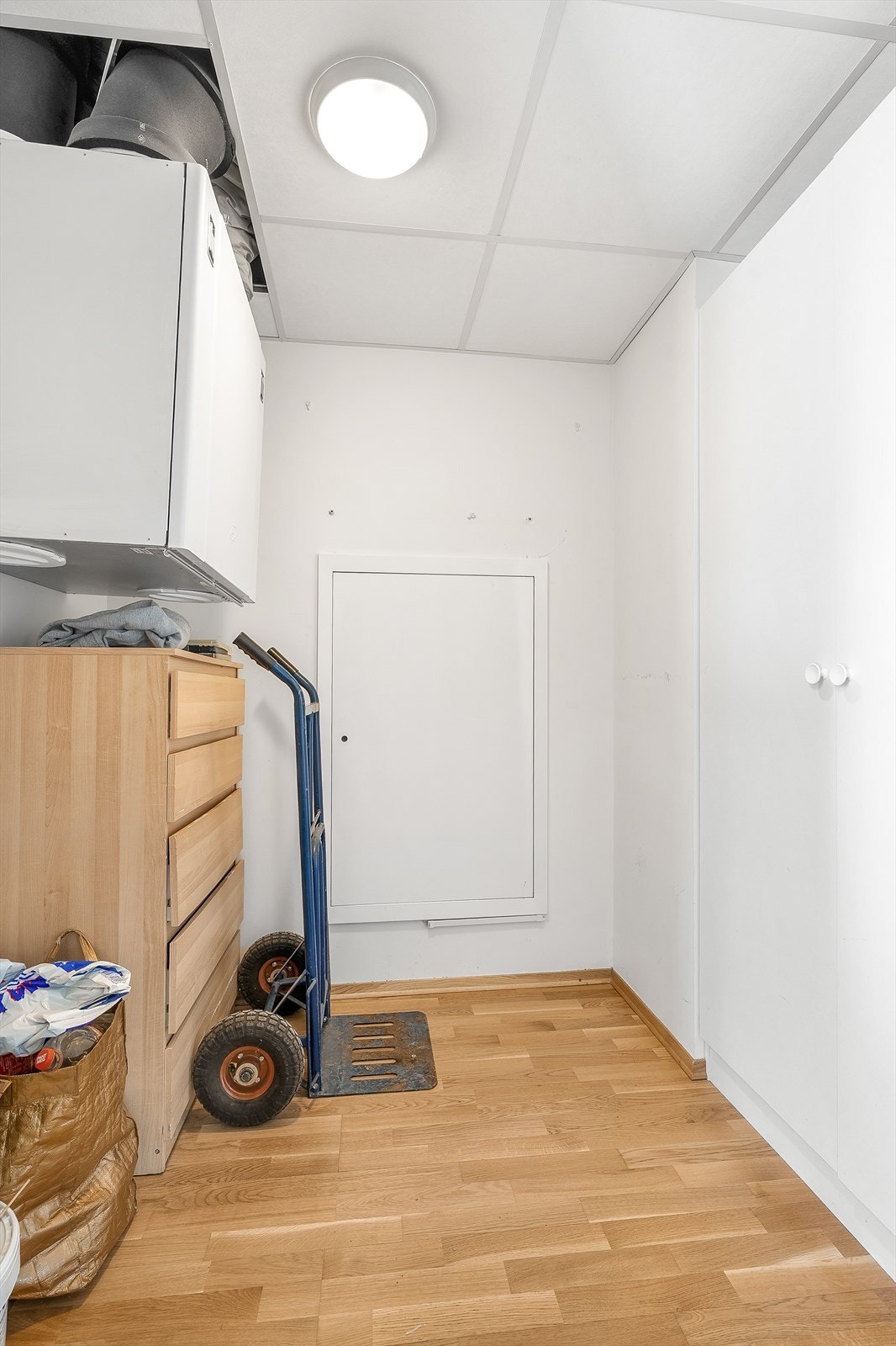 Bod på 4 kvm inne i leiligheten som ligger inn fra hovedsoverom Galleribilde