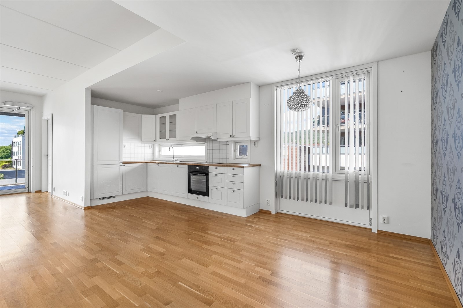 Leiligheten er lys og fin Galleribilde