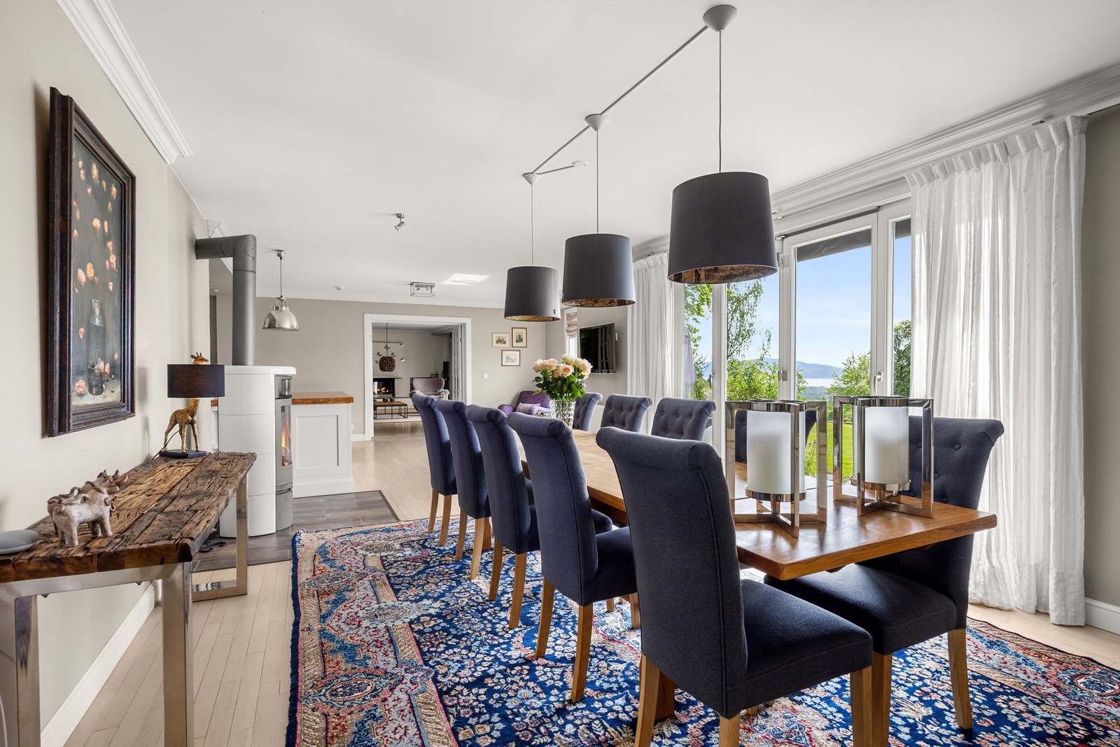 Parkett på gulv, malte vegger og malt himling Galleribilde