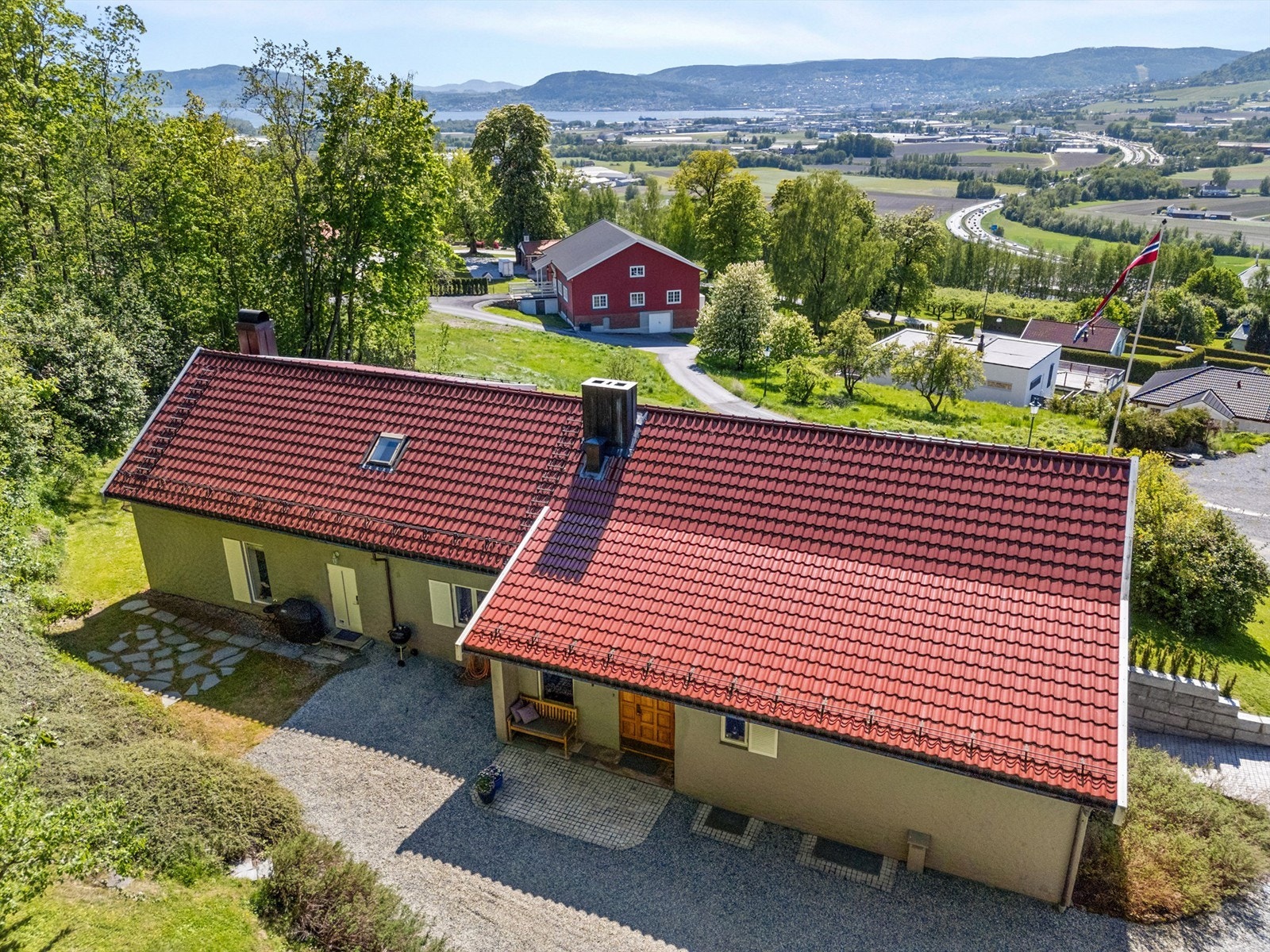Det ble skiftet yttertaktekke på boligen i 2013 Galleribilde