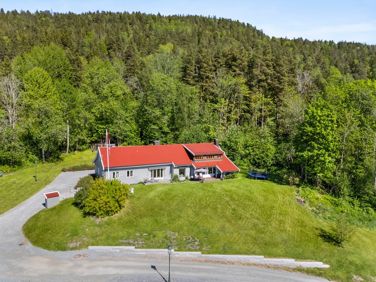 Rett ved flotte tur- og rekreasjonsområder bl.a. Kjekstadmarka, Stuvstjern og Fosskollen Galleribilde