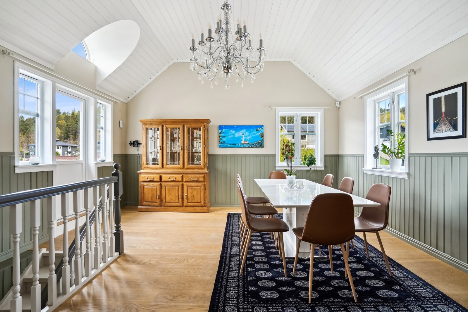 Spisestuen har god størrelse med god plass til møblering av spisegruppe. Galleribilde