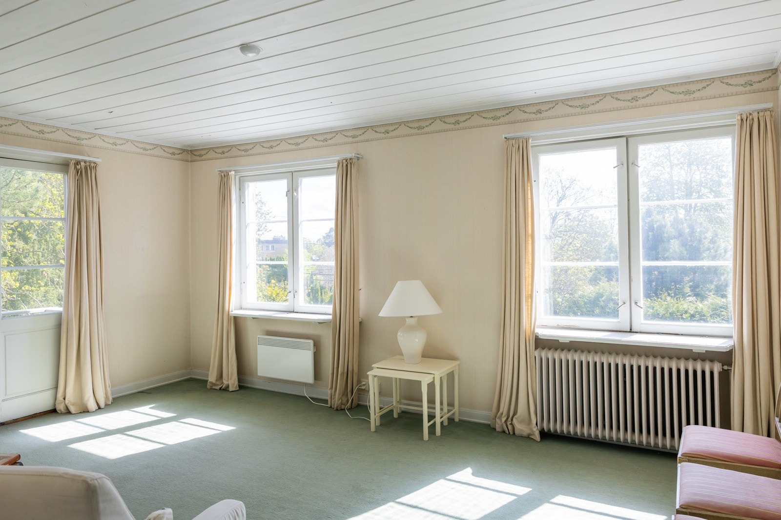 Stor stue med tilgang til etasjens andre balkong. Galleribilde
