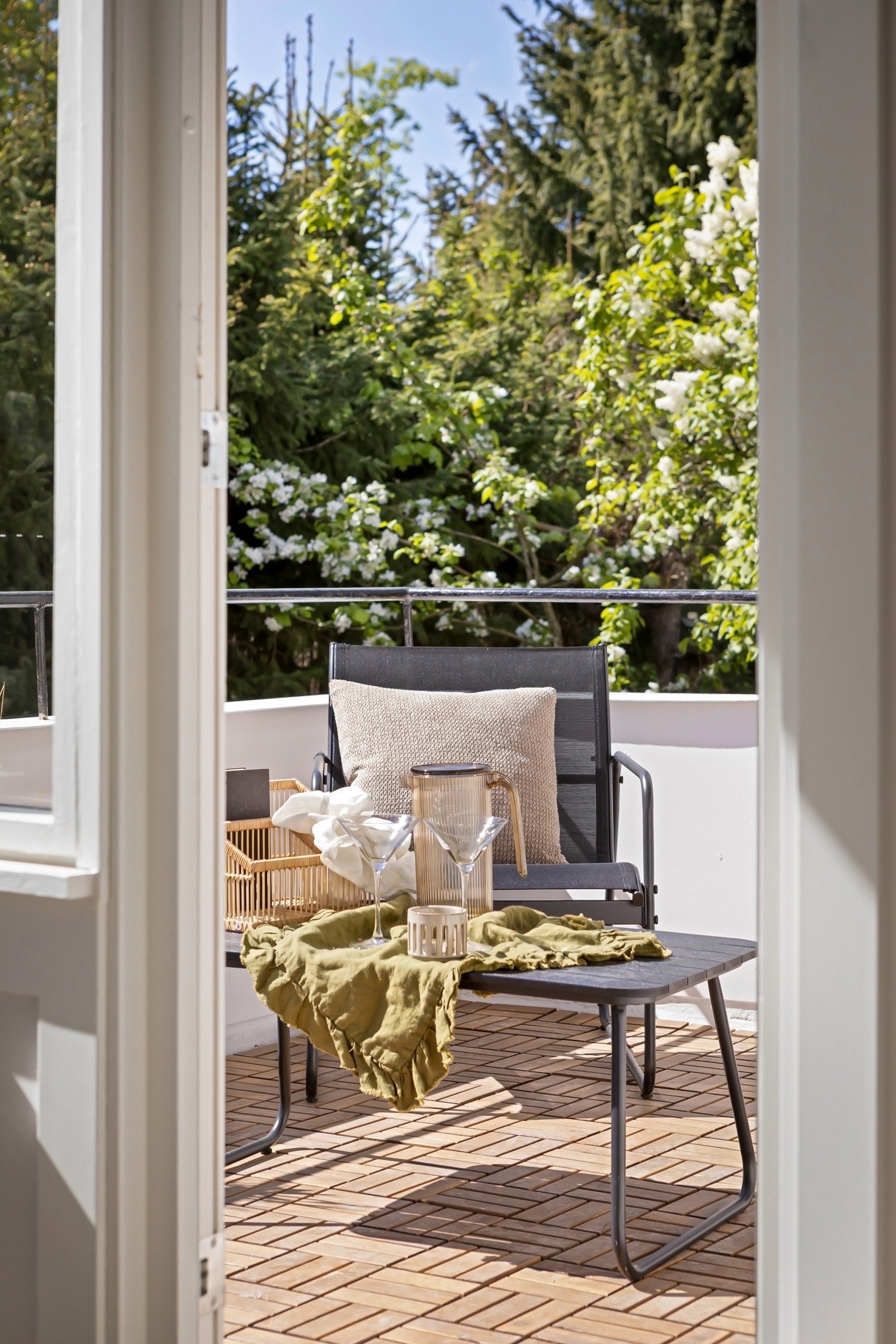 Fra stuen er det direkte utgang til en sydvendt balkong på 6 m². Galleribilde