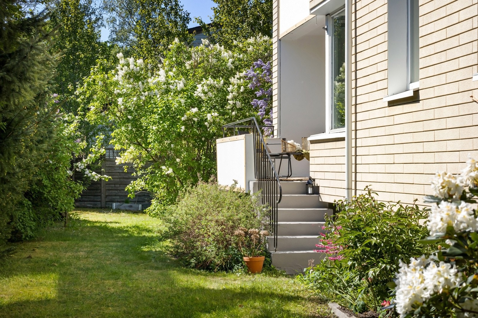 Ned fra balkongen finner du flotte felles plenarealer Galleribilde