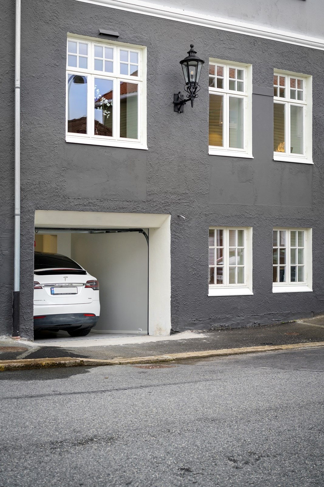 Leiligheten har egen parkeringsplass Galleribilde