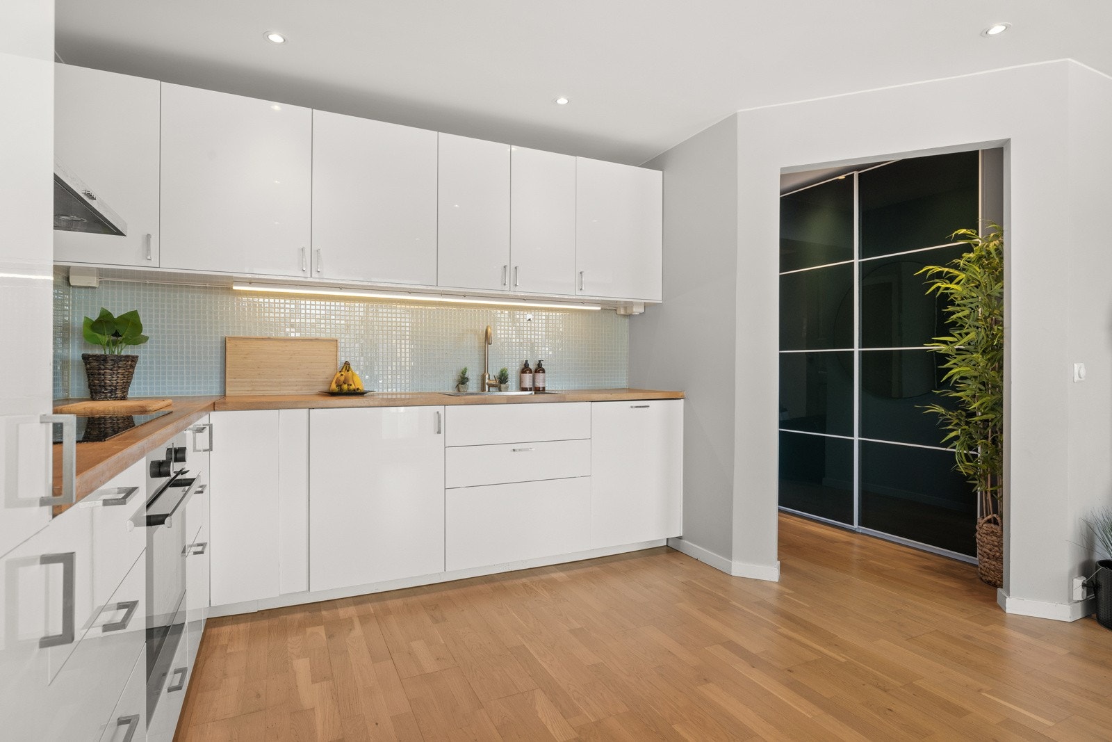 Benkeplate på kjøkken i heltre eik. Galleribilde