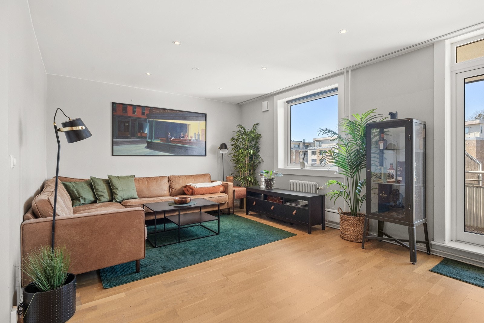 Vinduer og balkongdør med 2-lags energiglass fra 2018. Galleribilde