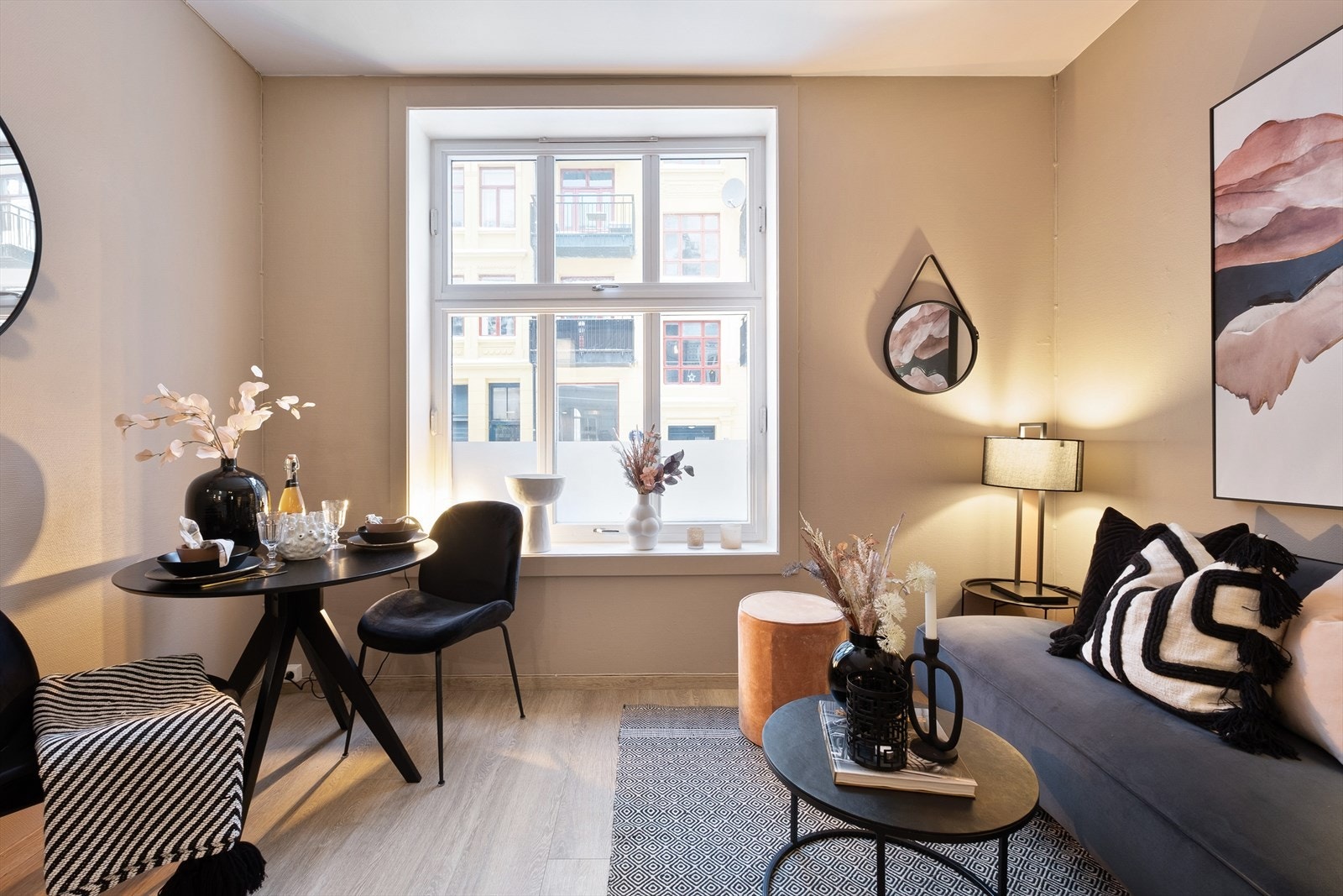 En arealeffektiv og lys 1-roms med svært attraktiv beliggenhet. Galleribilde