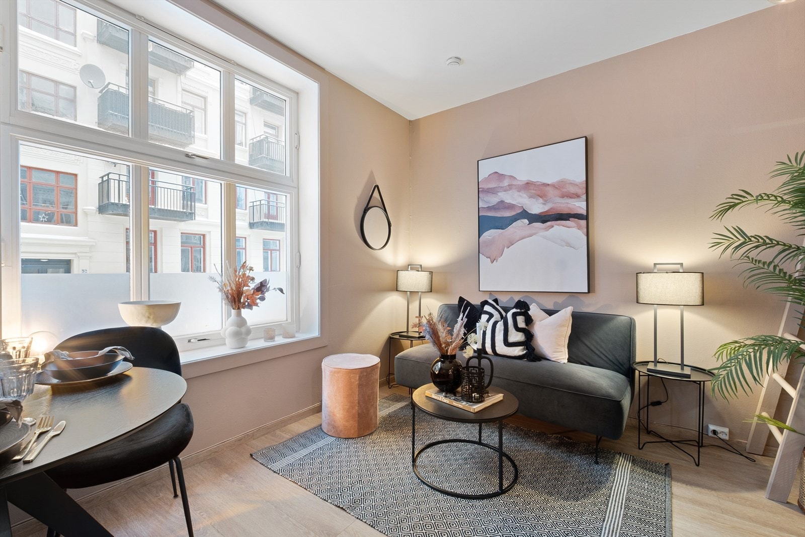 Kasper Hillås har gleden av å presentere Eilert Sundts gate 55! Galleribilde