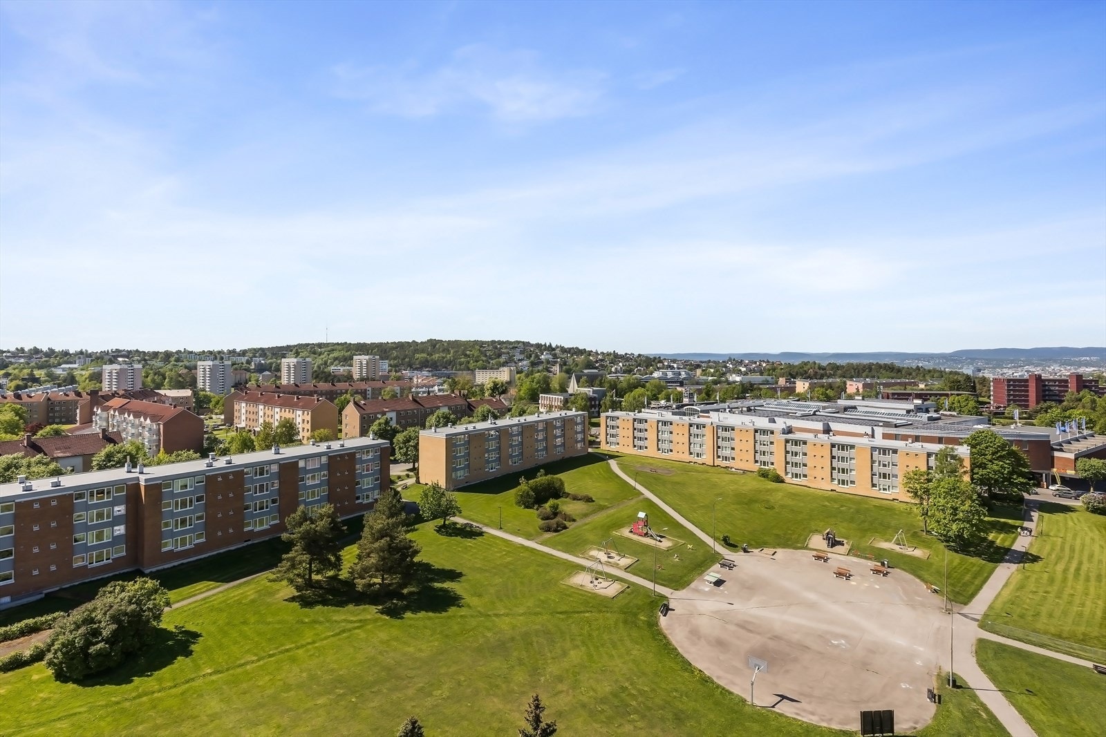 Her får kjøper gleden av flott utsyn med grønne omgivelser og fellesareal Galleribilde