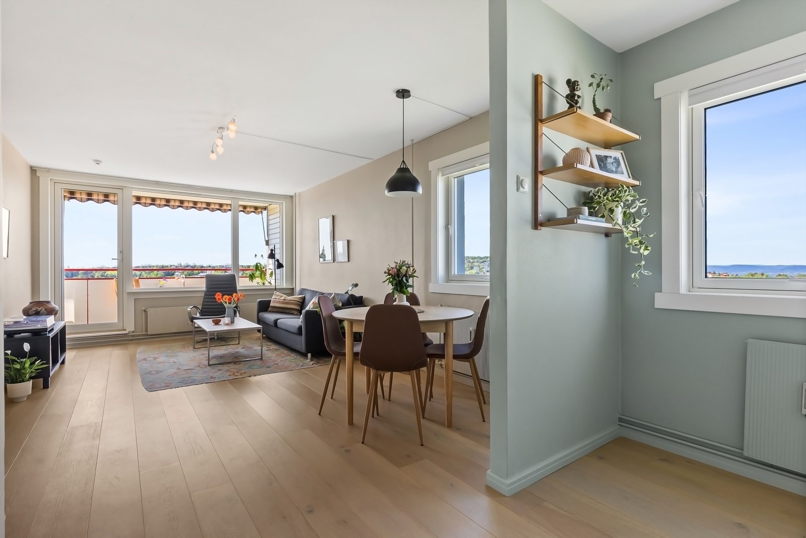 Delvis åpen løsning mot stuen Galleribilde