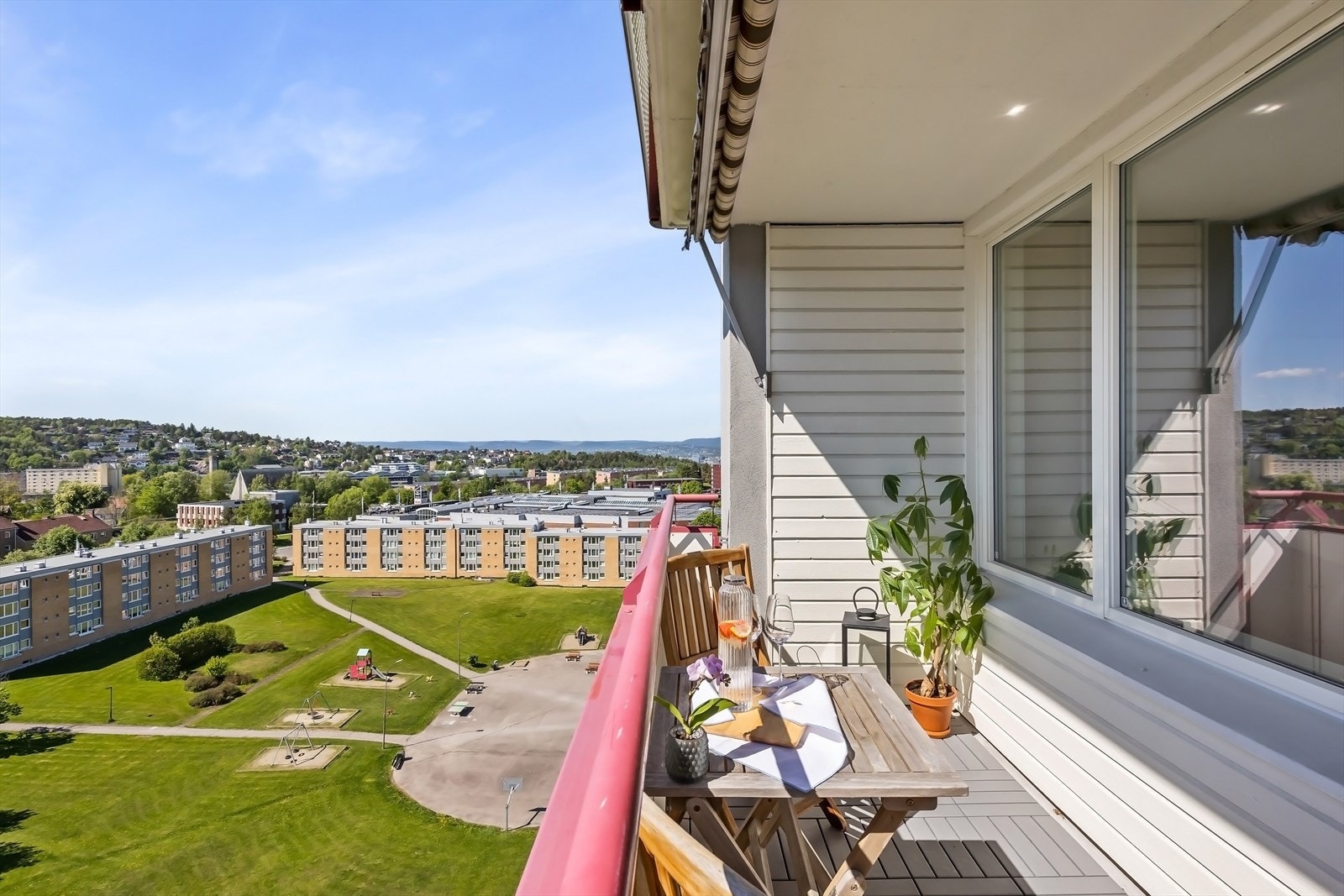 En lys og luftig 2-roms hjørneleilighet med fin beliggenhet i 10.etasje Galleribilde