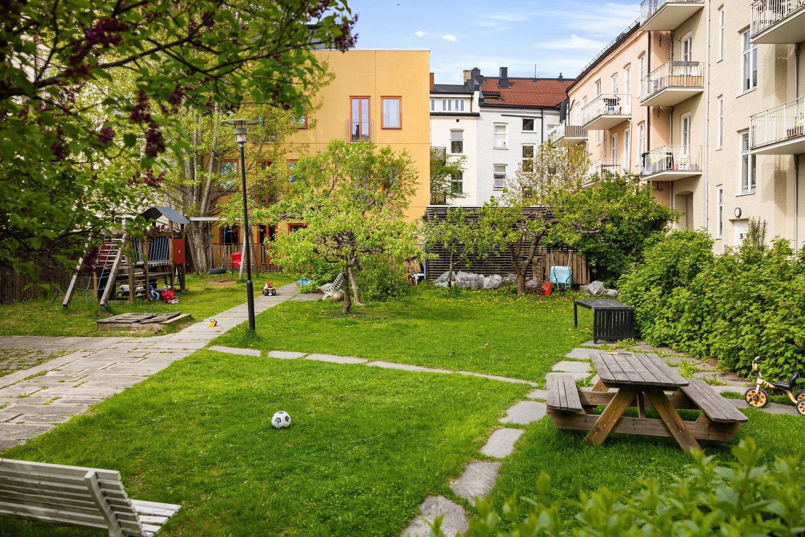 Felles gårdsrom. Galleribilde