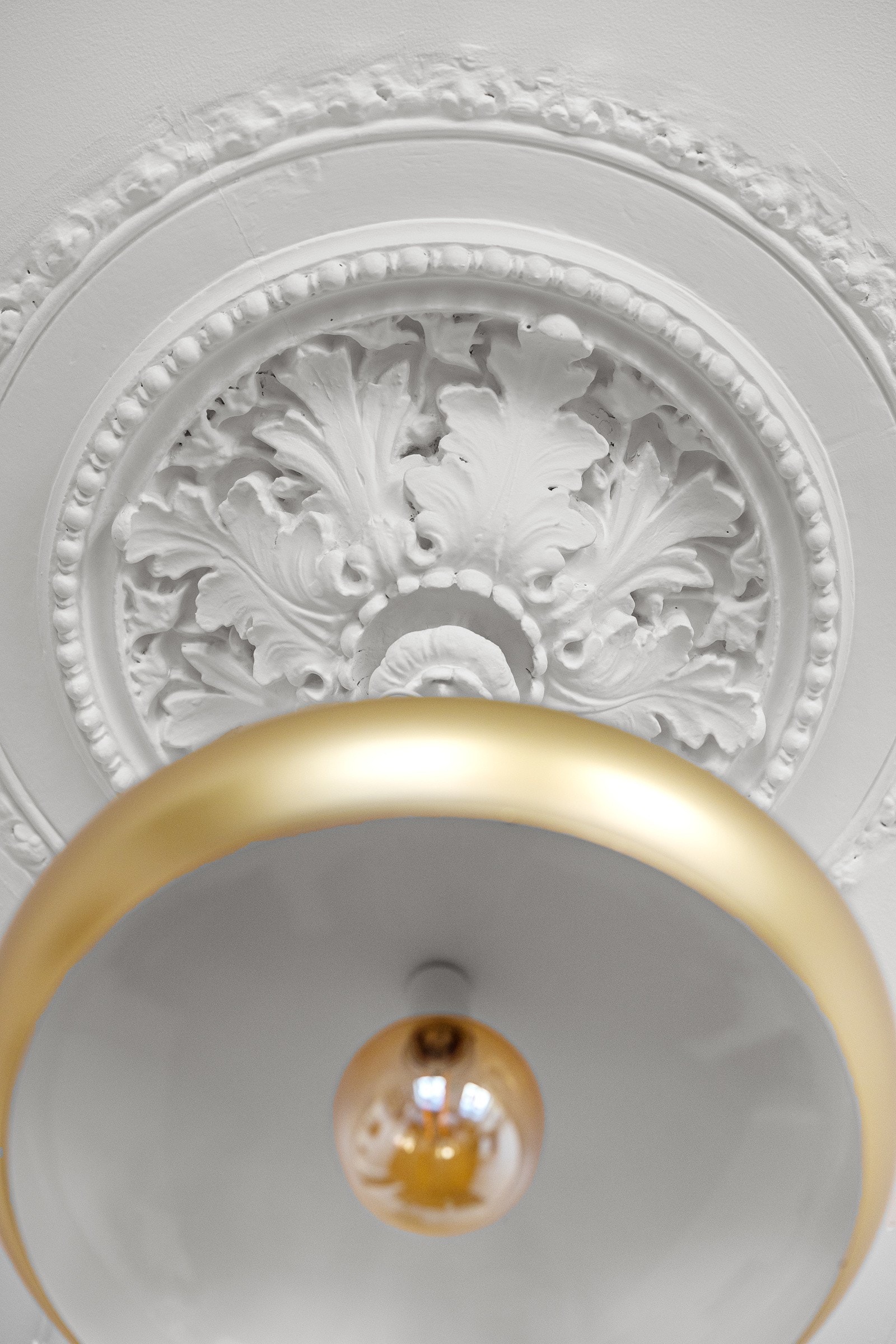 Flott stukkatur i himling (himlingshøyde i stuen på 2,93 meter). Galleribilde