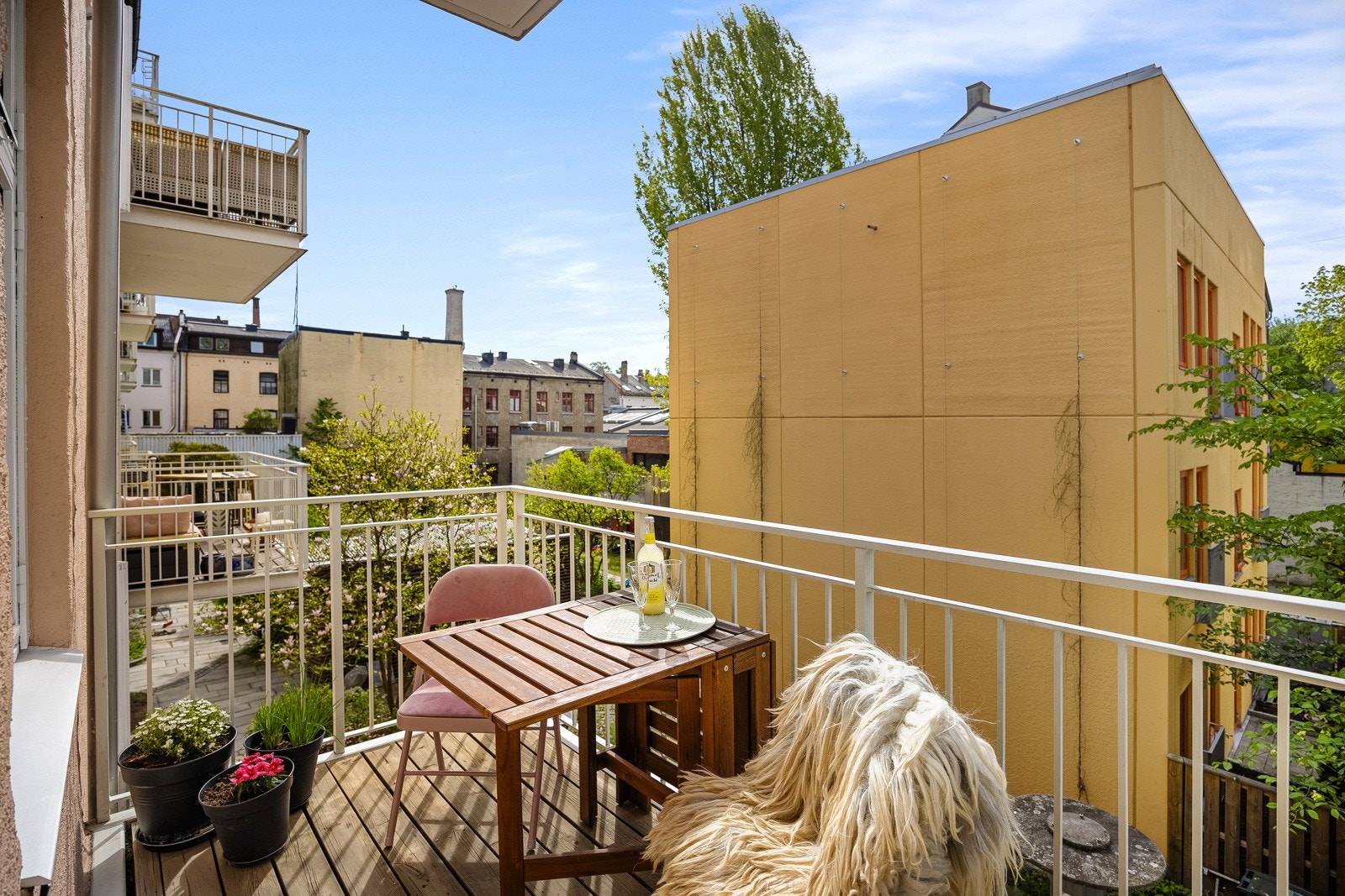 Velkommen til en flott og gjennomgående 3-roms på beste Grünerløkka. Galleribilde