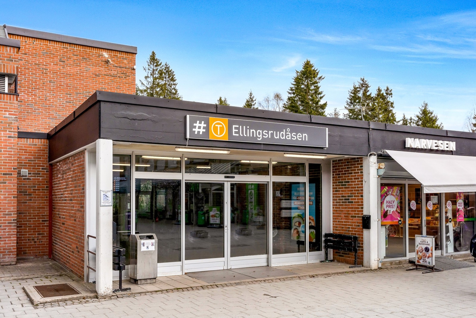 Det er ca. 3 minutters gange til Ellingsrudåsen 2, her går linje 2. Galleribilde
