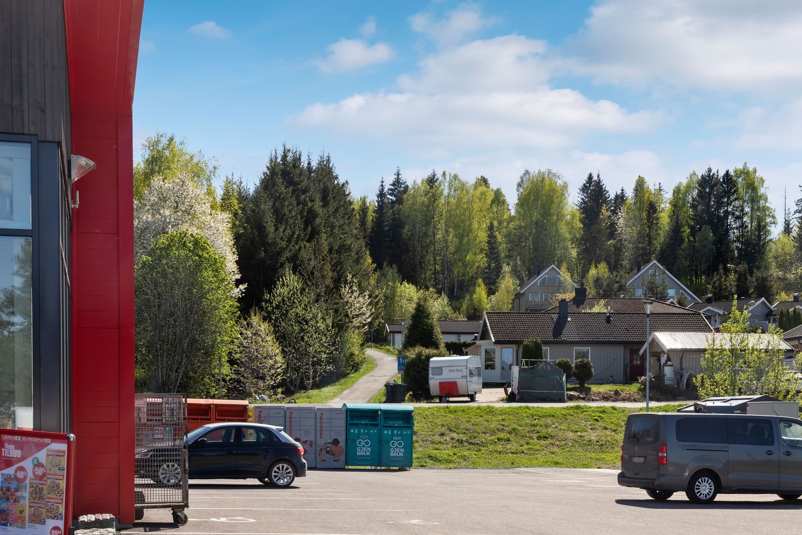 Dagligvarebutikk rett i nærheten. Galleribilde