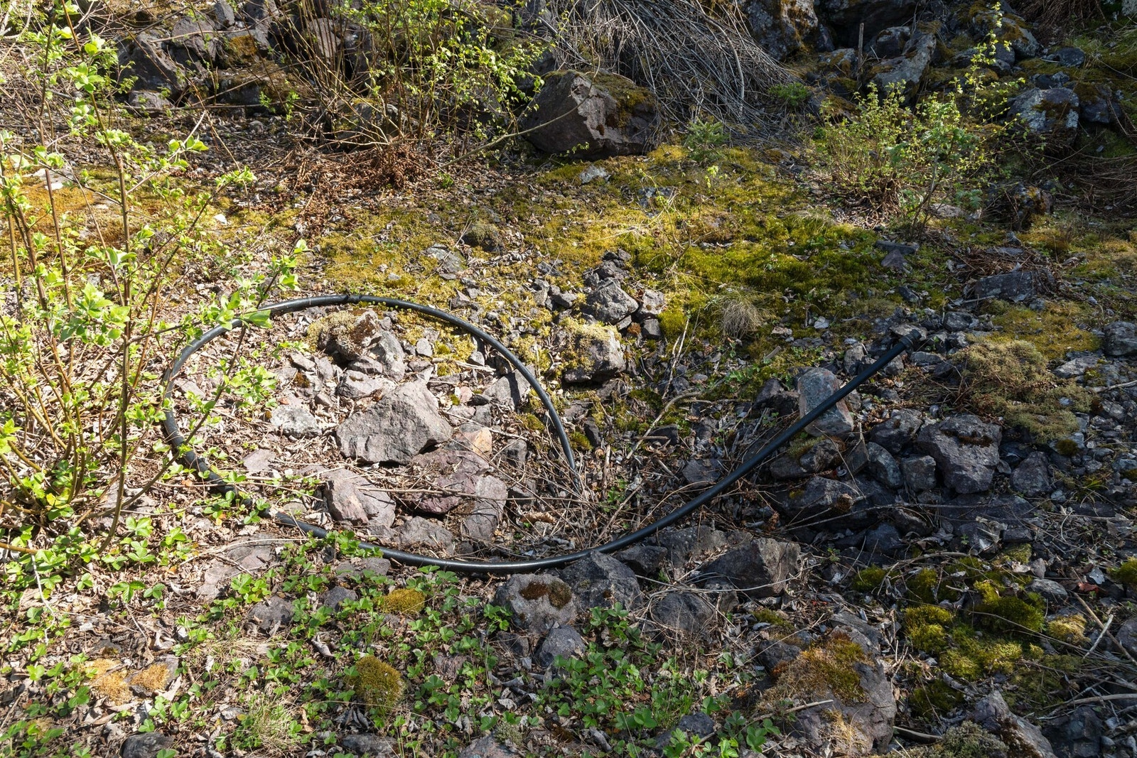 Det er lagt inn rør på tomten. Galleribilde
