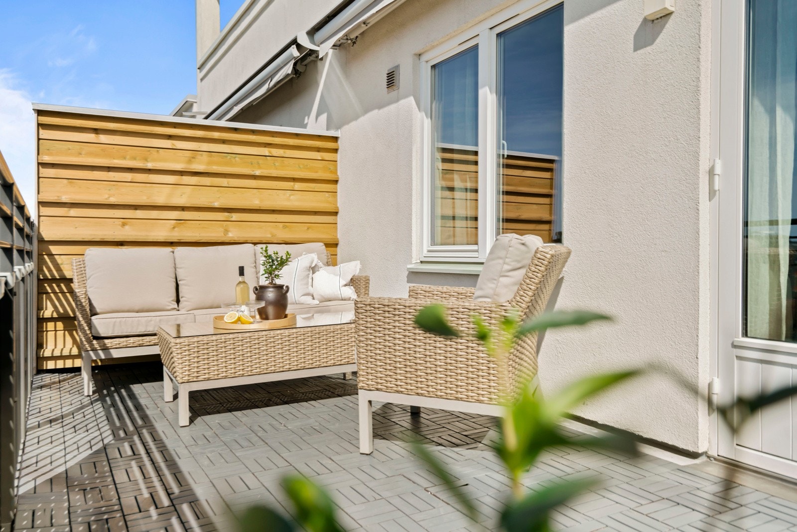 Balkongens "soner" gjør at du enkelt kan møblere flere sosiale møbleringsgrupper. Galleribilde