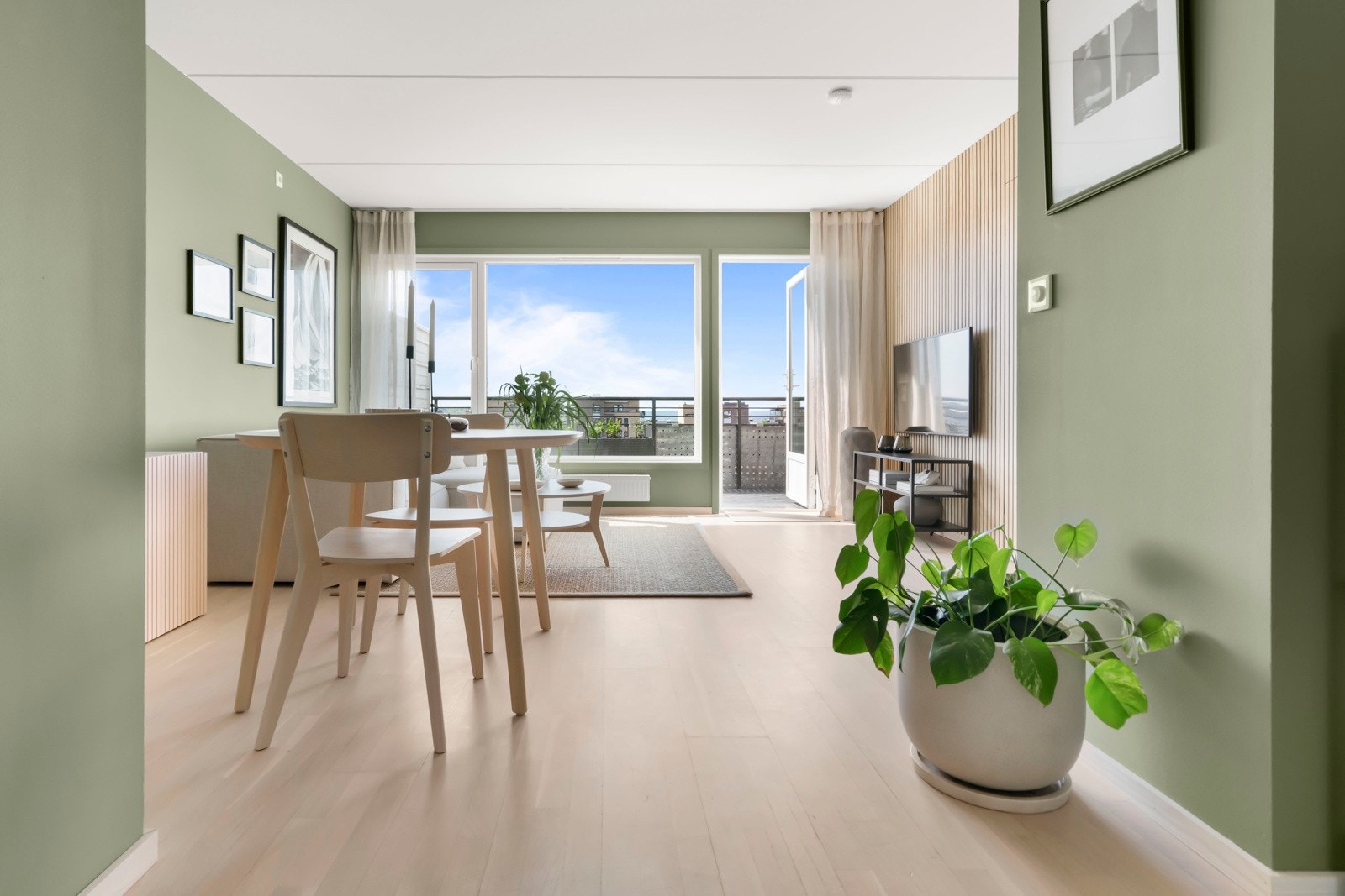 Her får du en svært god planløsning med store vindusflater og en fantastisk romfølelse. Galleribilde