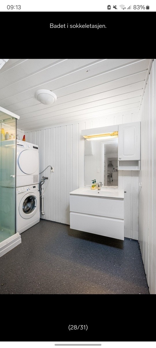 Sokkel Bad med vaskemaskin og tørketrommel Galleribilde