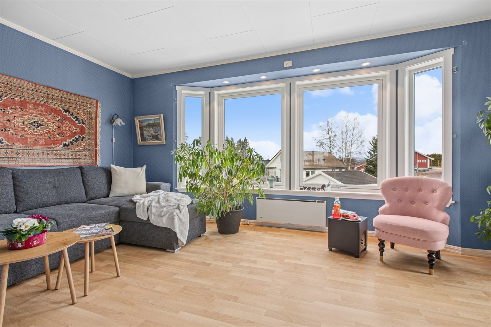Stue nr 2 med plass til sofagruppe og annet ønsket innventar. Her er det utgang til veranda/terrasse. Galleribilde
