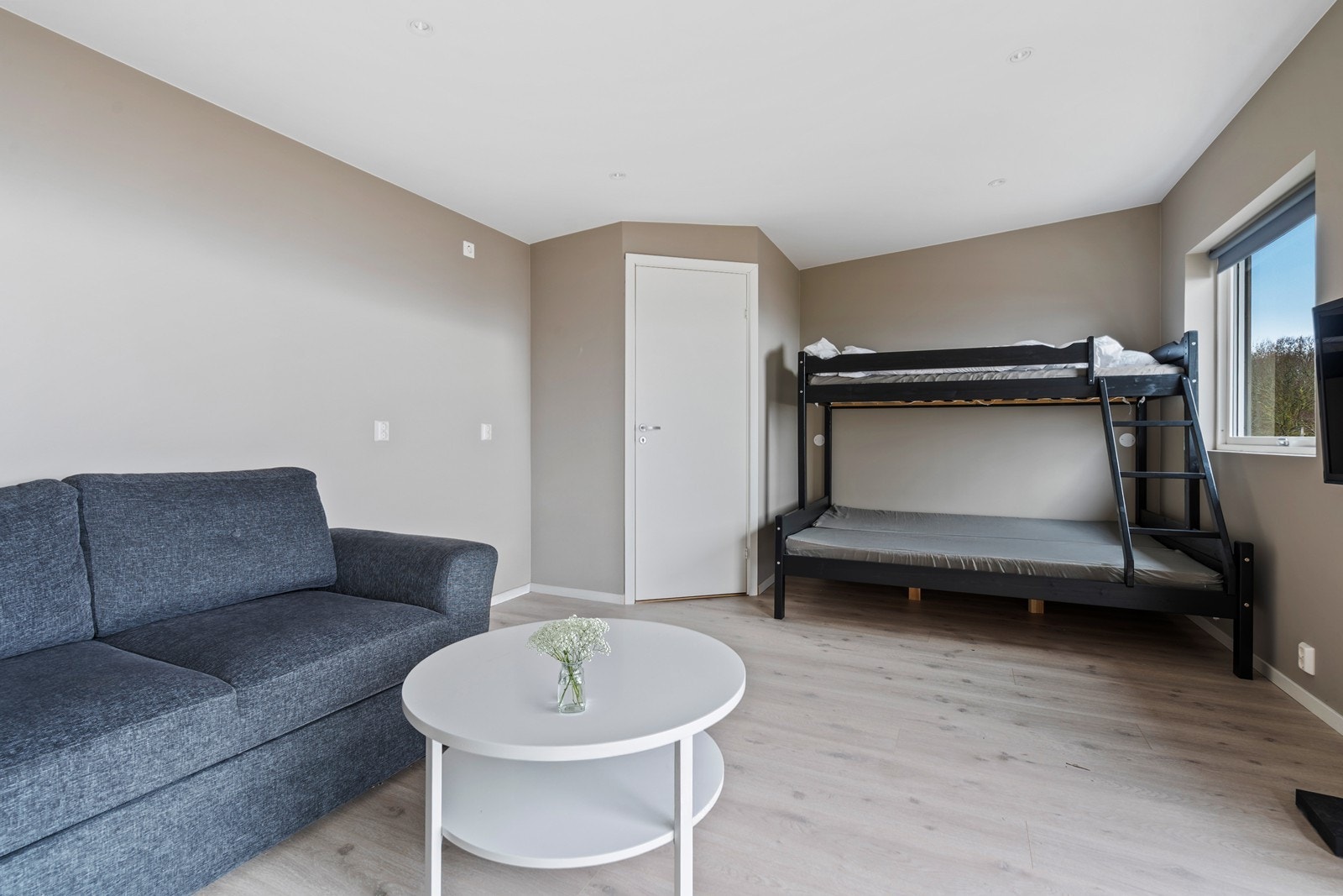 Anneks/utebod Galleribilde