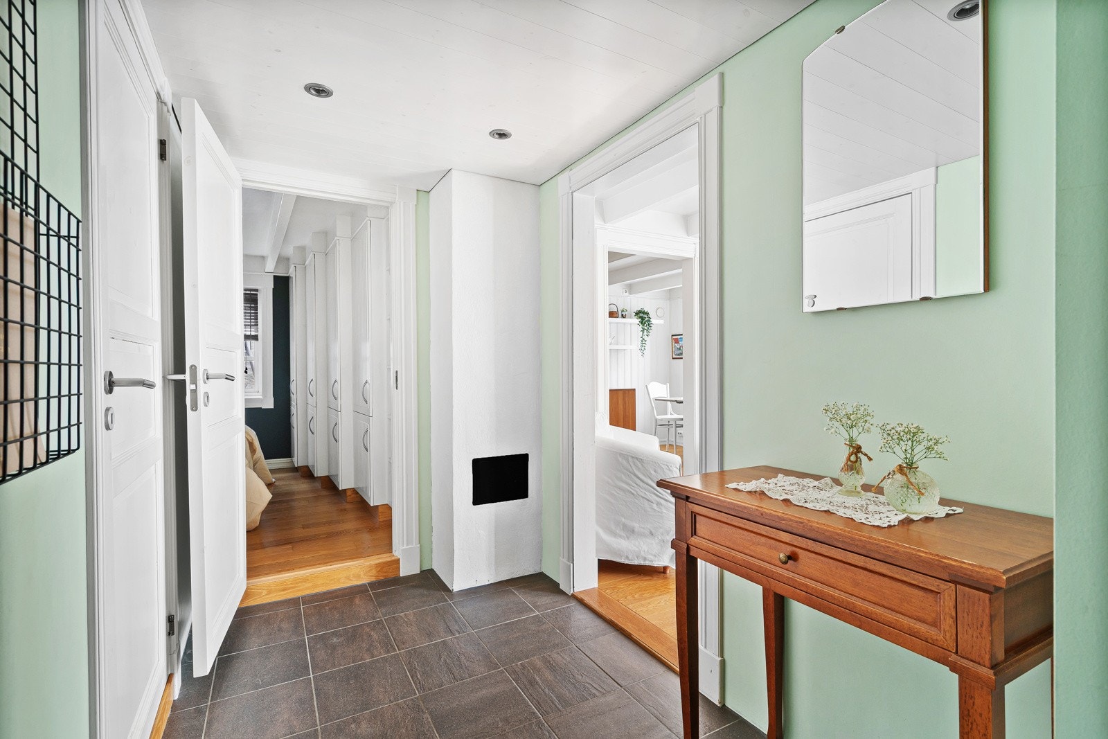 Entréen er lys og innbydende. Galleribilde