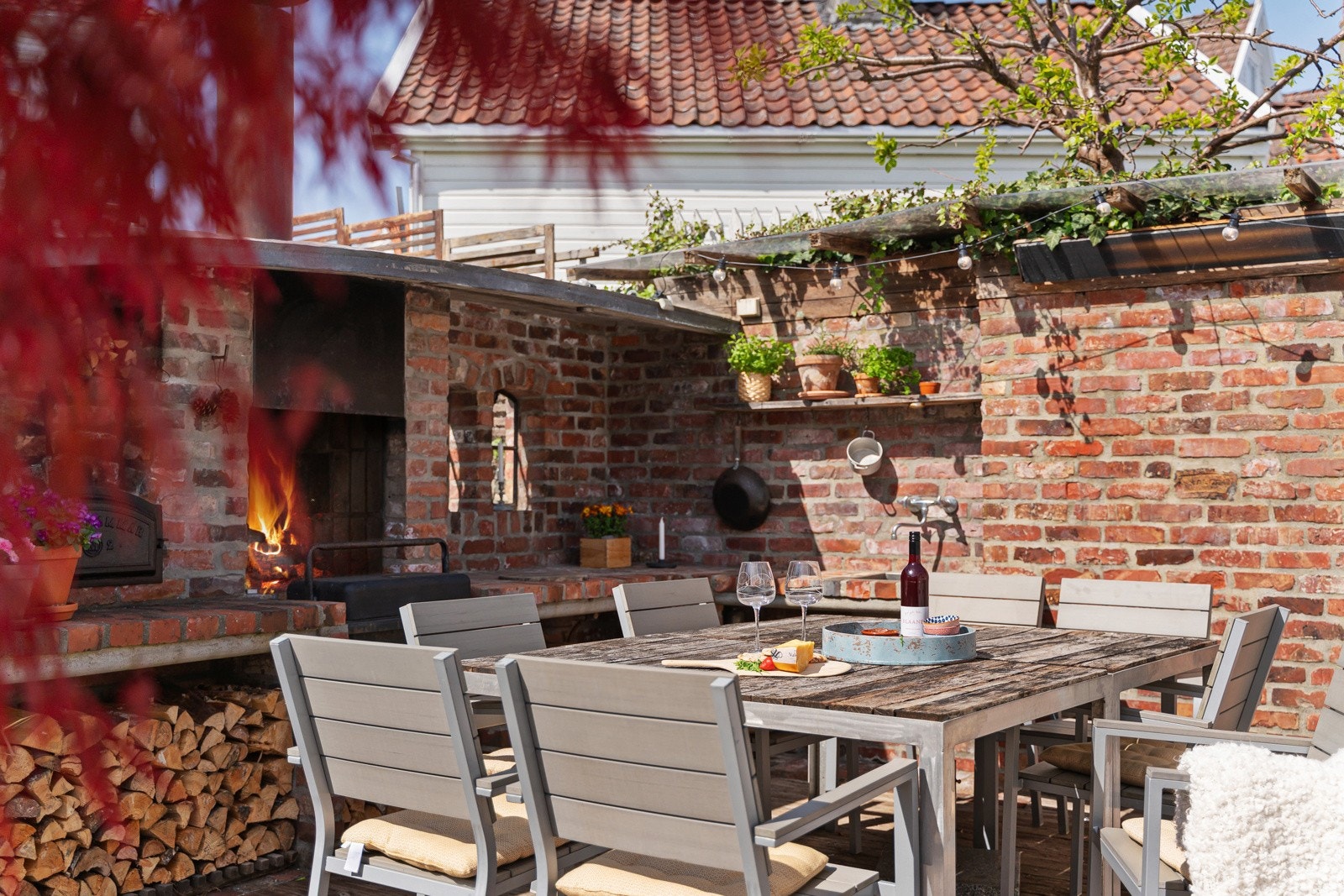 God plass til sittegruppe. Galleribilde