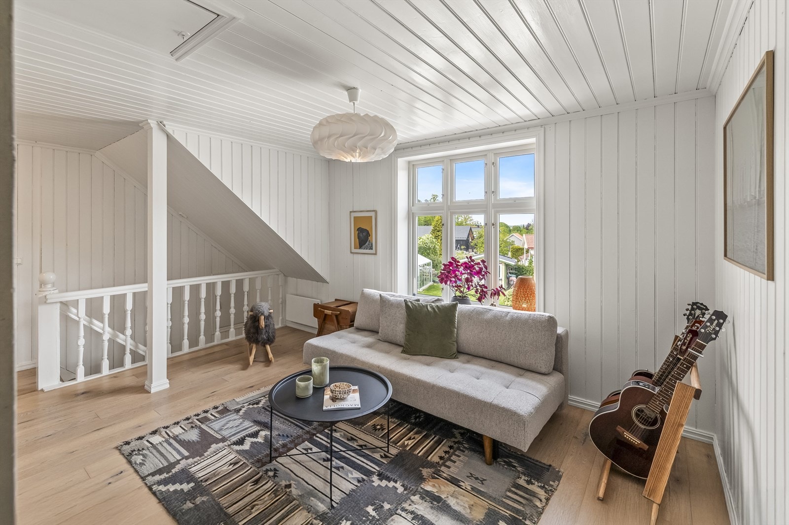 Dette er et ideelt rom for barnas lek, ungdommens fritid eller som en ekstra TV-stue. Galleribilde