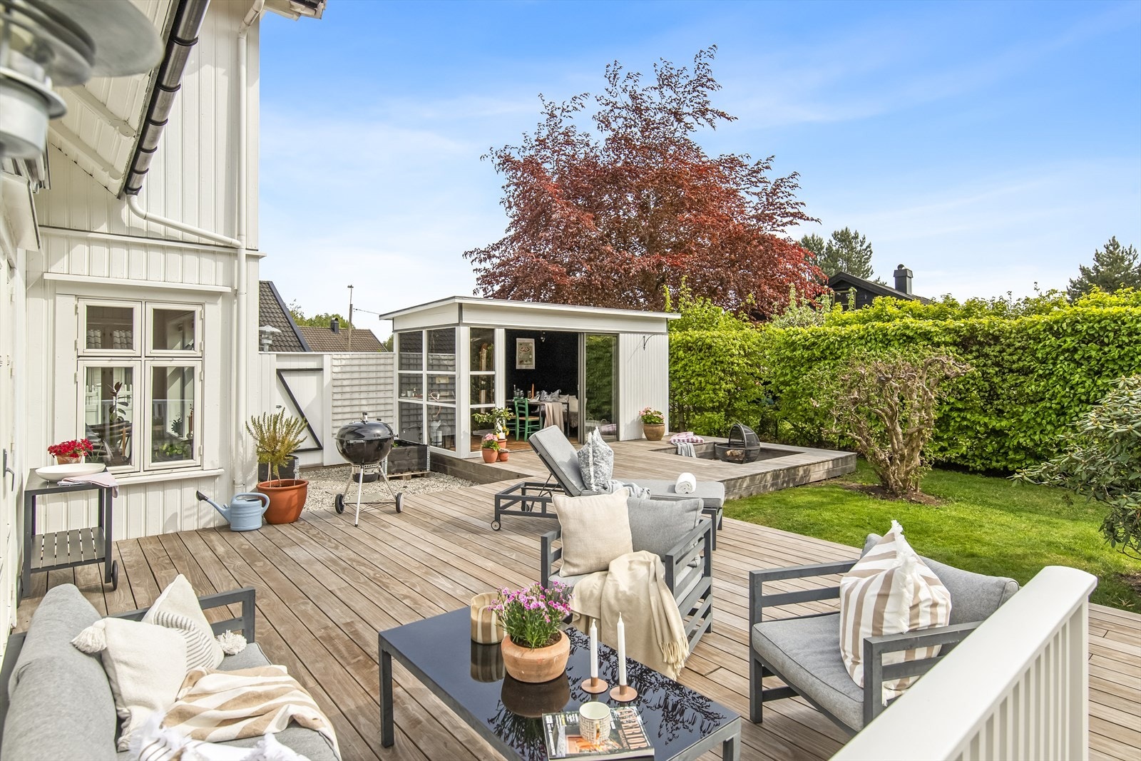 Det hyggelige terrassearealet måler hele 70 kvm. Galleribilde