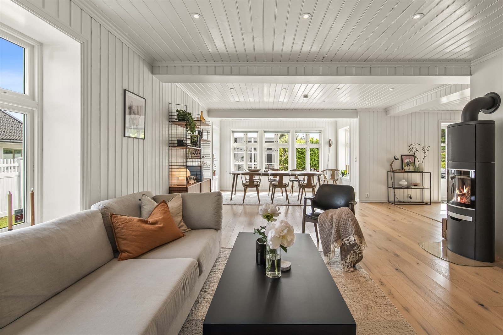 Koselig sofakrok innbyr til hyggelige familiekvelder foran tven. Galleribilde