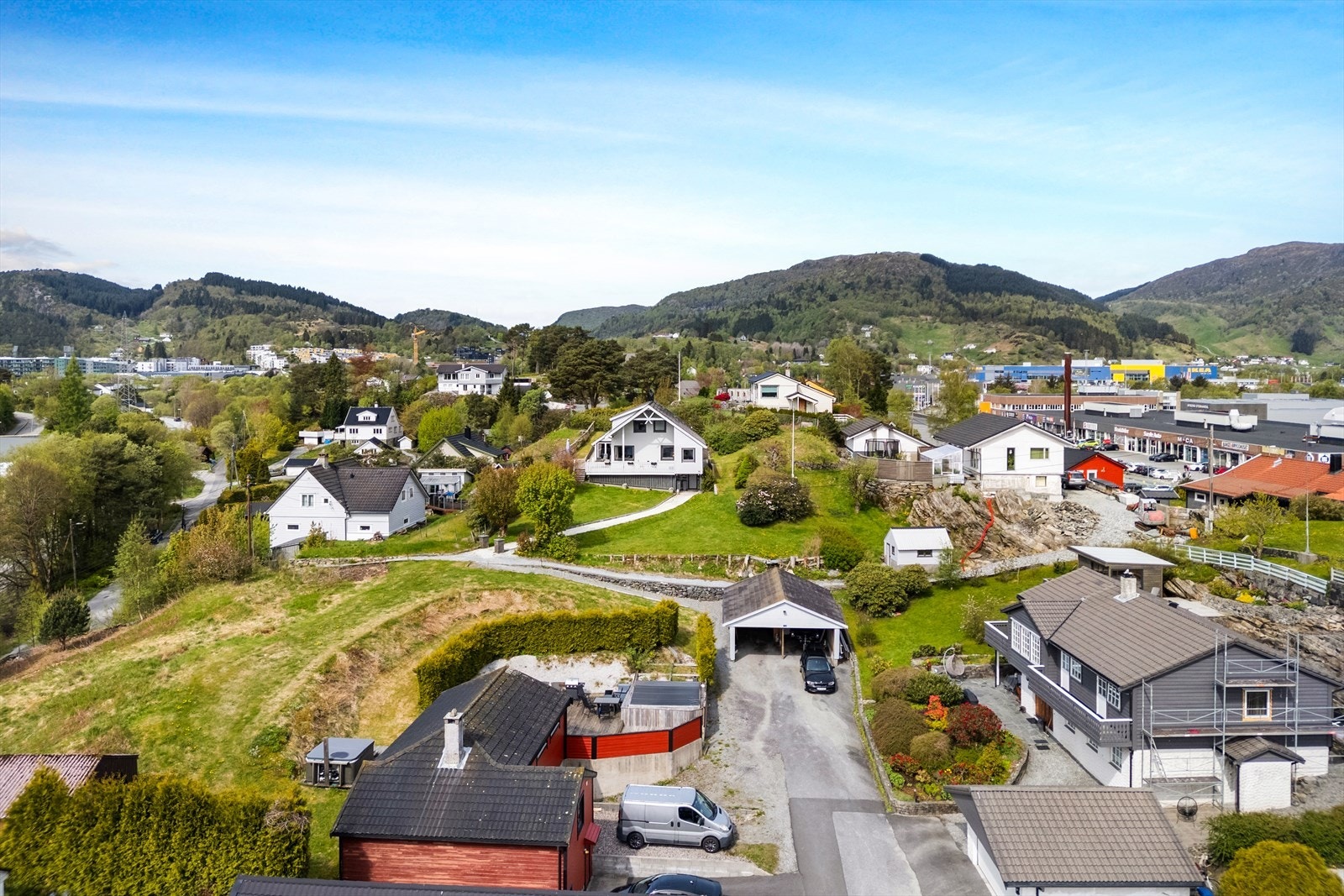 Boligen ligger meget sentralt i Åsane, med alt av fasiliteter innen kort avstand Galleribilde