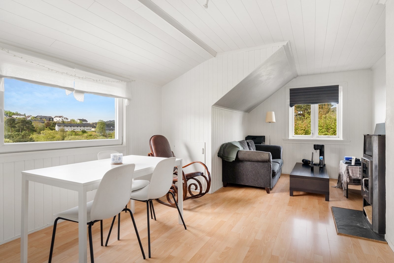 I 2.etg. er det en hybelleilighet som gir skattefri leieinntekt på kr. 8 500/mnd. (+ strøm) Galleribilde